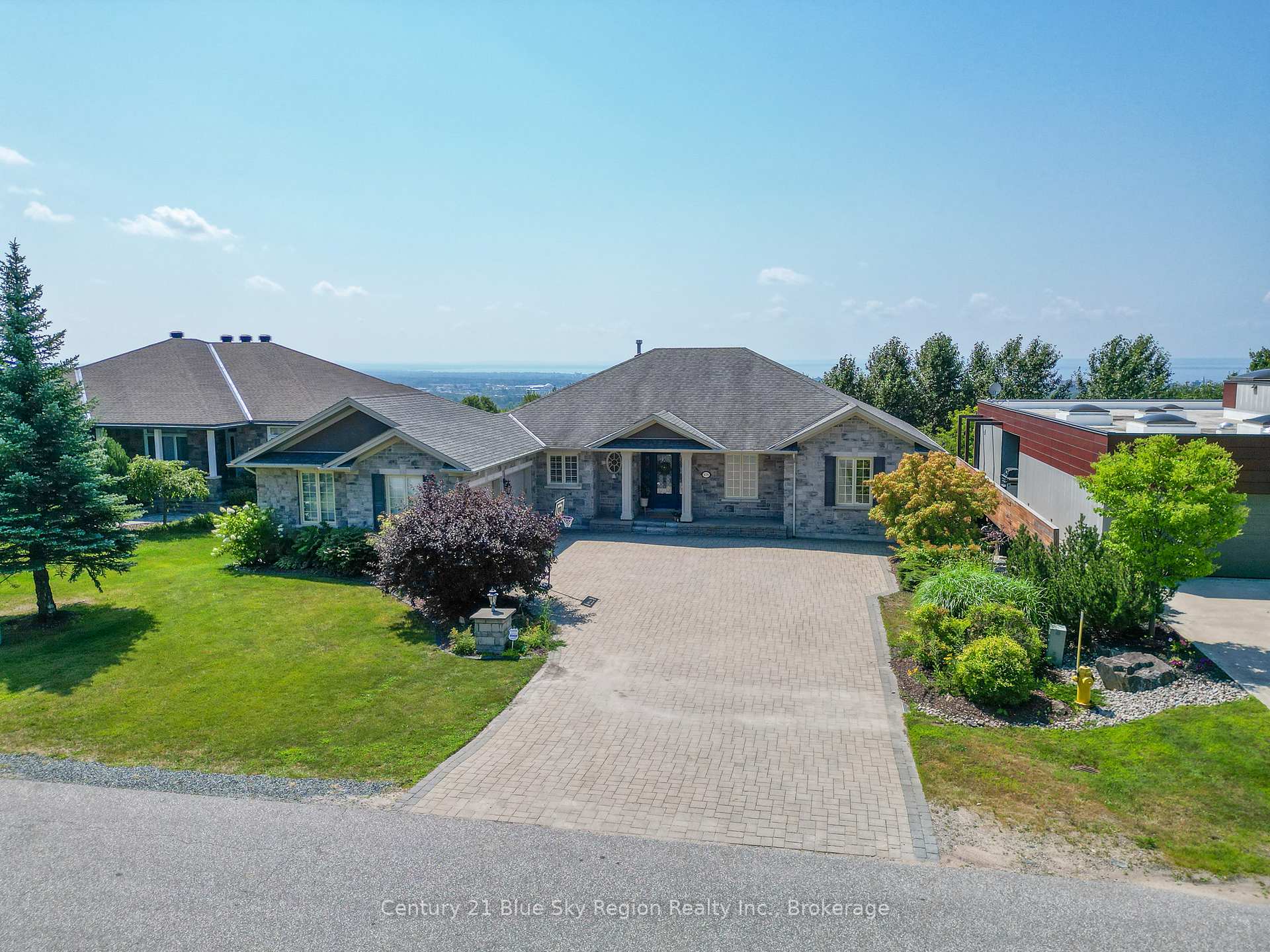 Photo 3 of 435 Surrey Drive, North Bay, Airport — HOMEH