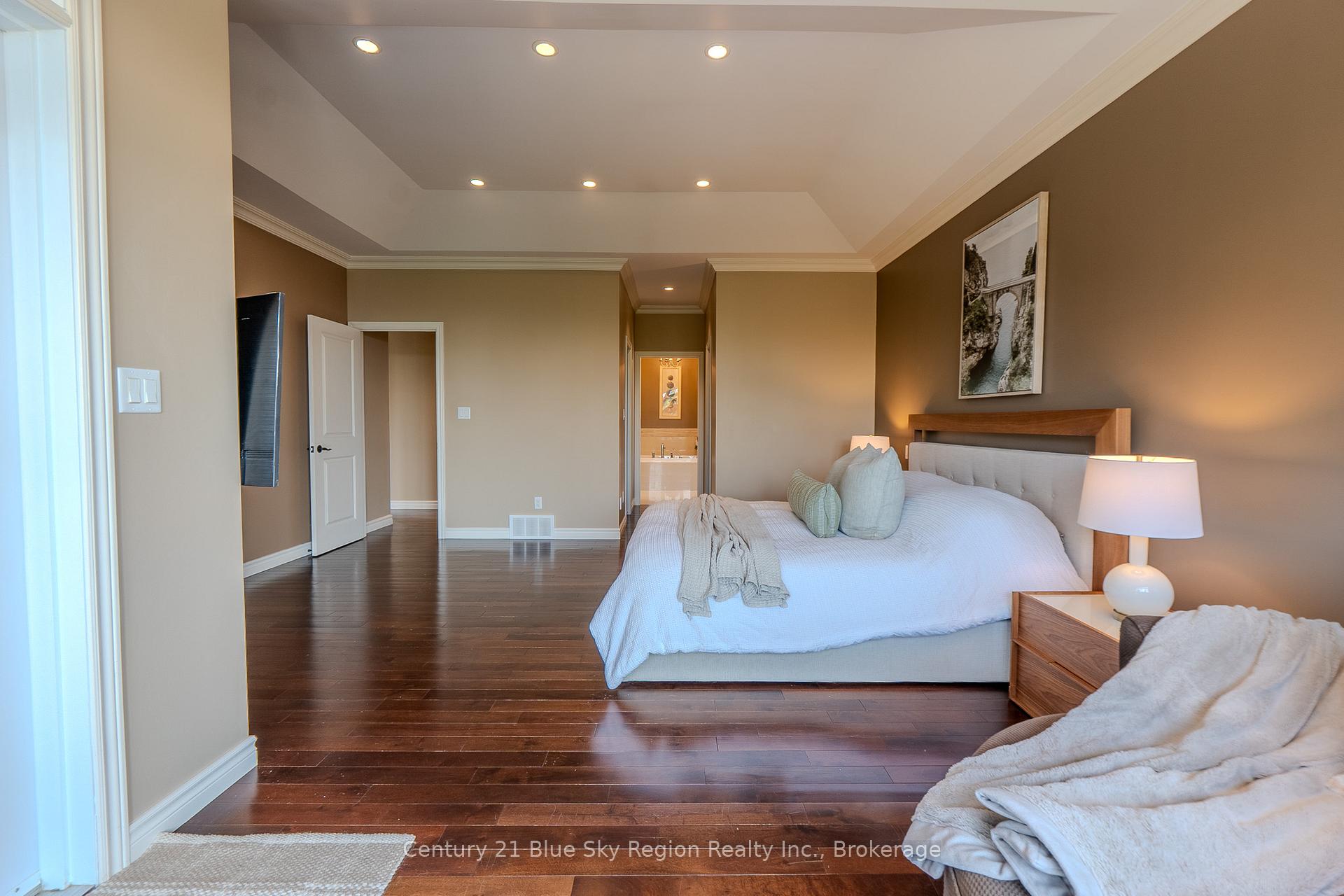 Photo 17 of 435 Surrey Drive, North Bay, Airport — HOMEH