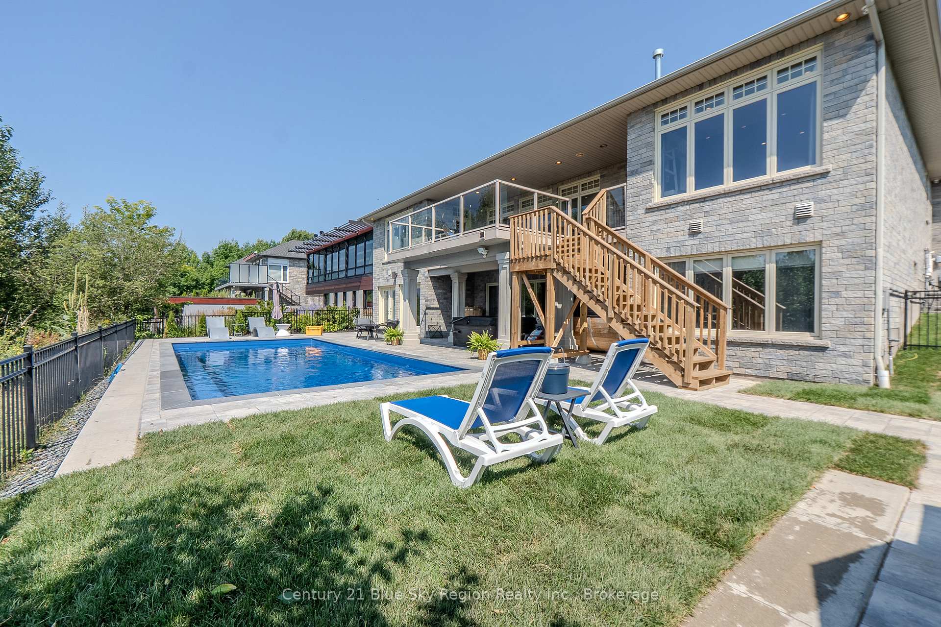 Photo 40 of 435 Surrey Drive, North Bay, Airport — HOMEH