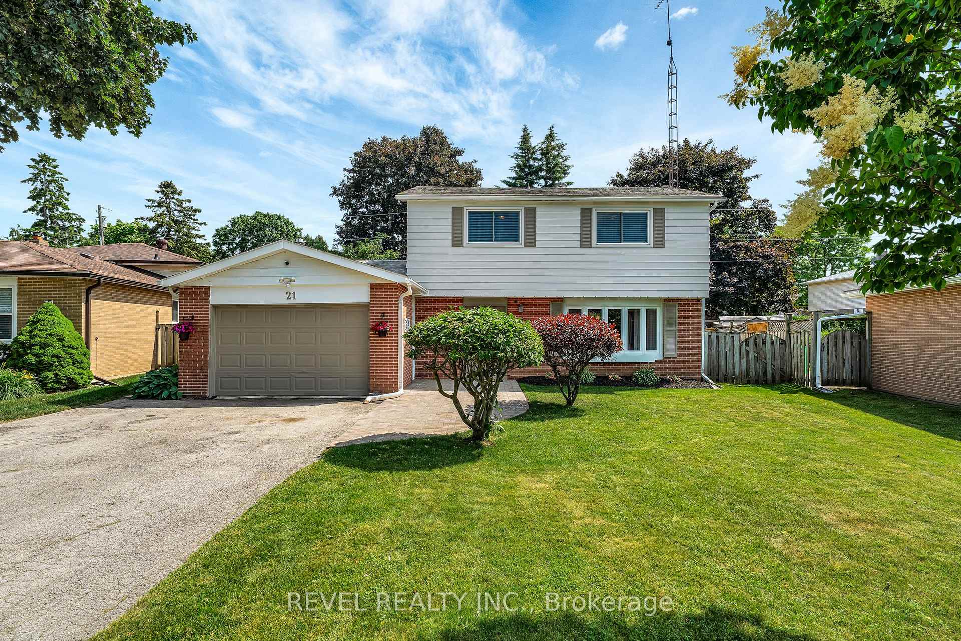 Photo 4 of 21 Adeline Avenue, New Tecumseth, Tottenham — HOMEH