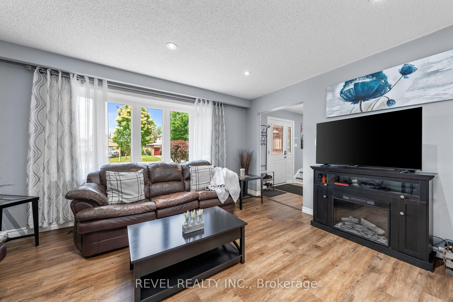 Photo 10 of 21 Adeline Avenue, New Tecumseth, Tottenham — HOMEH
