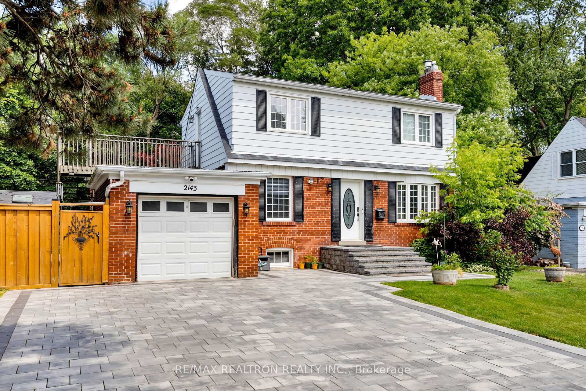 Front of 2143 Russett Road