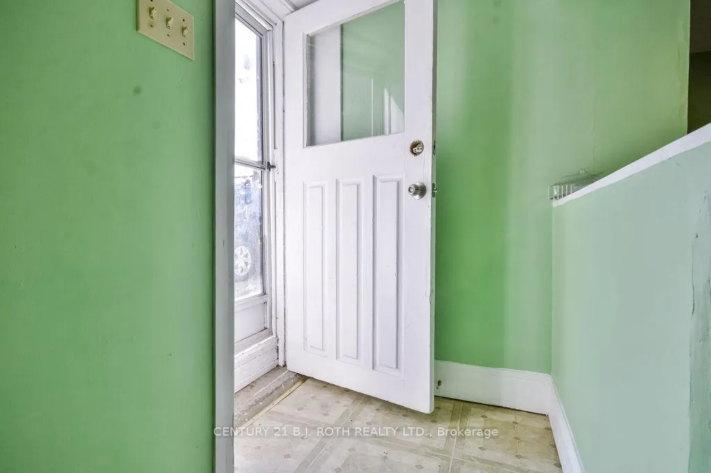 Photo 2 of 200 Edward Street, Orillia — HOMEH