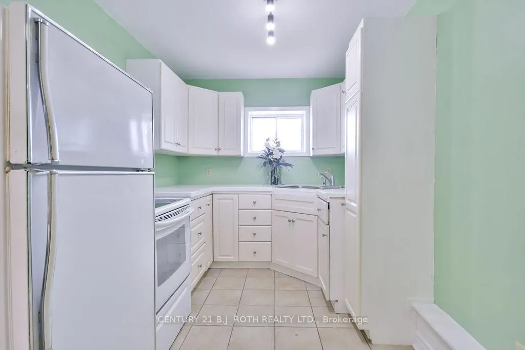 Photo 4 of 200 Edward Street, Orillia — HOMEH