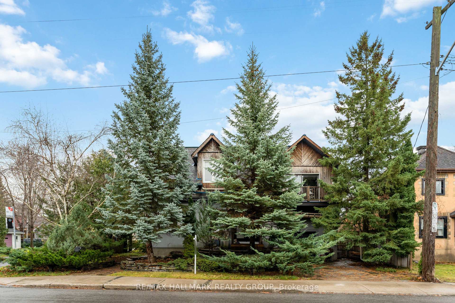 Photo 1 of 28 Queen Mary Street, Ottawa, Overbrook — HOMEH