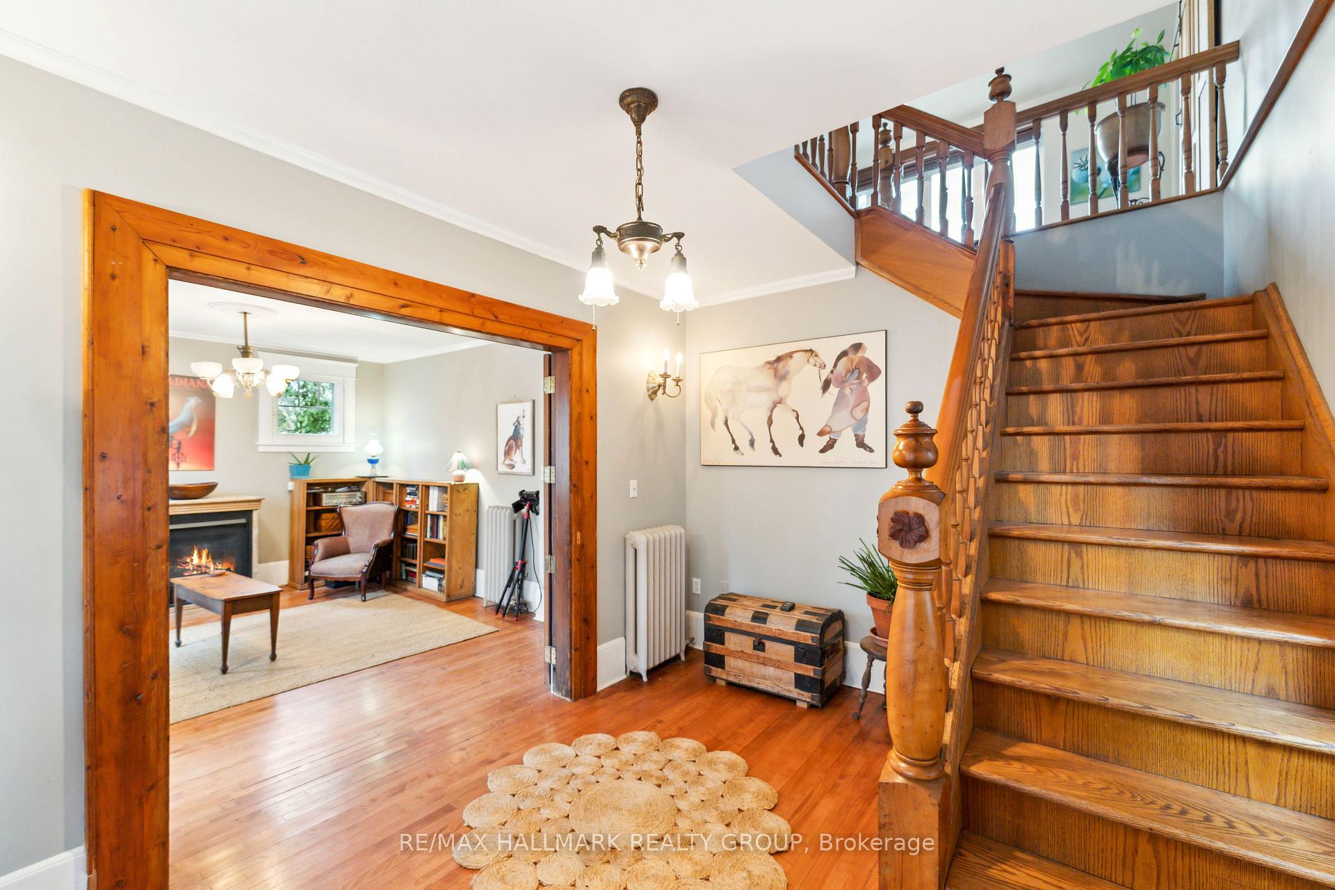 Photo 4 of 28 Queen Mary Street, Ottawa, Overbrook — HOMEH