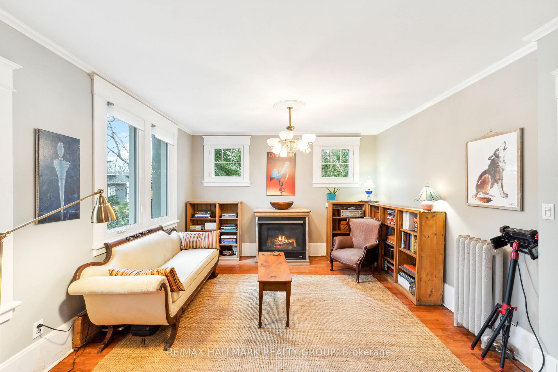 Photo 5 of 28 Queen Mary Street, Ottawa, Overbrook — HOMEH