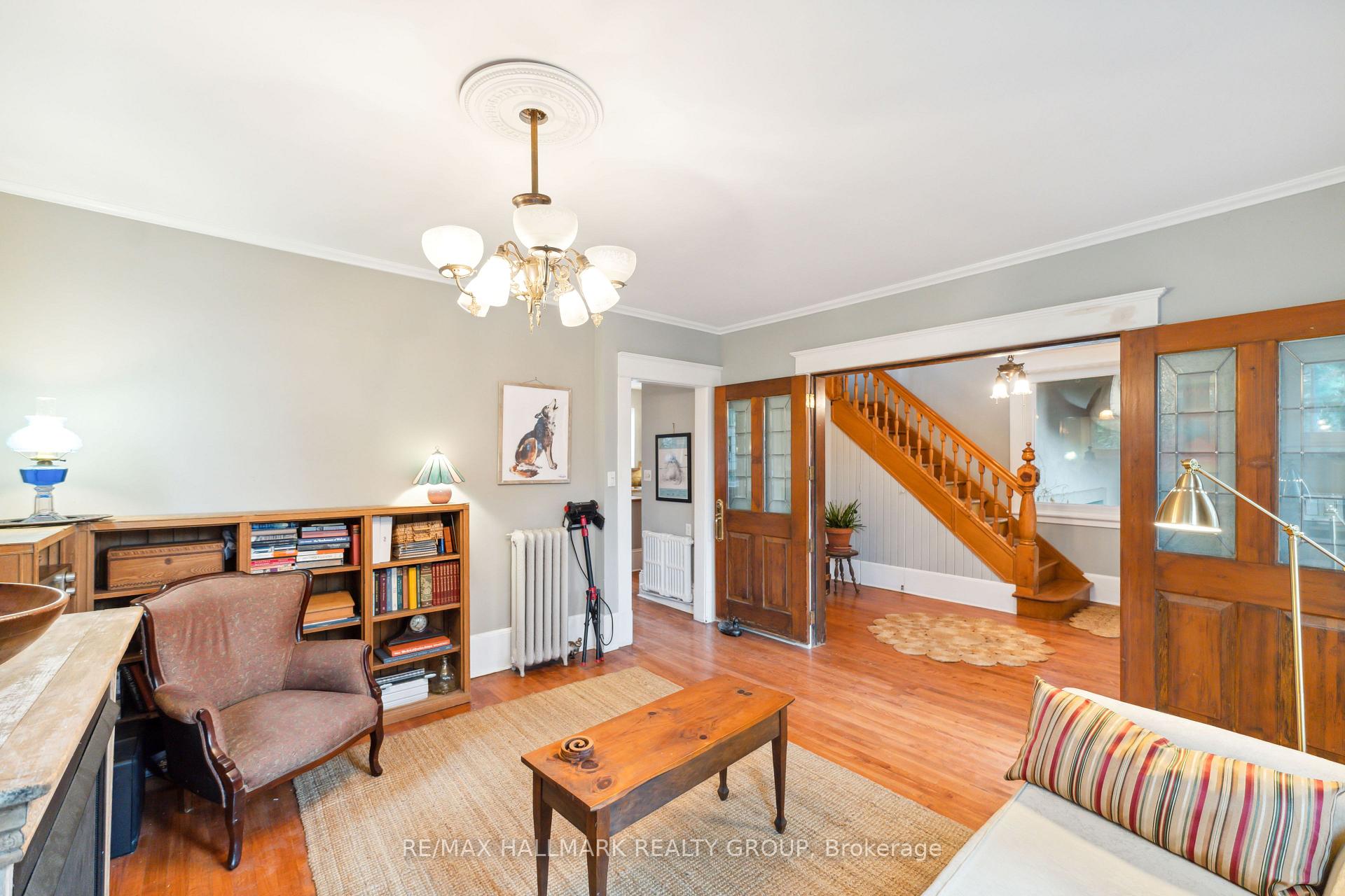 Photo 7 of 28 Queen Mary Street, Ottawa, Overbrook — HOMEH