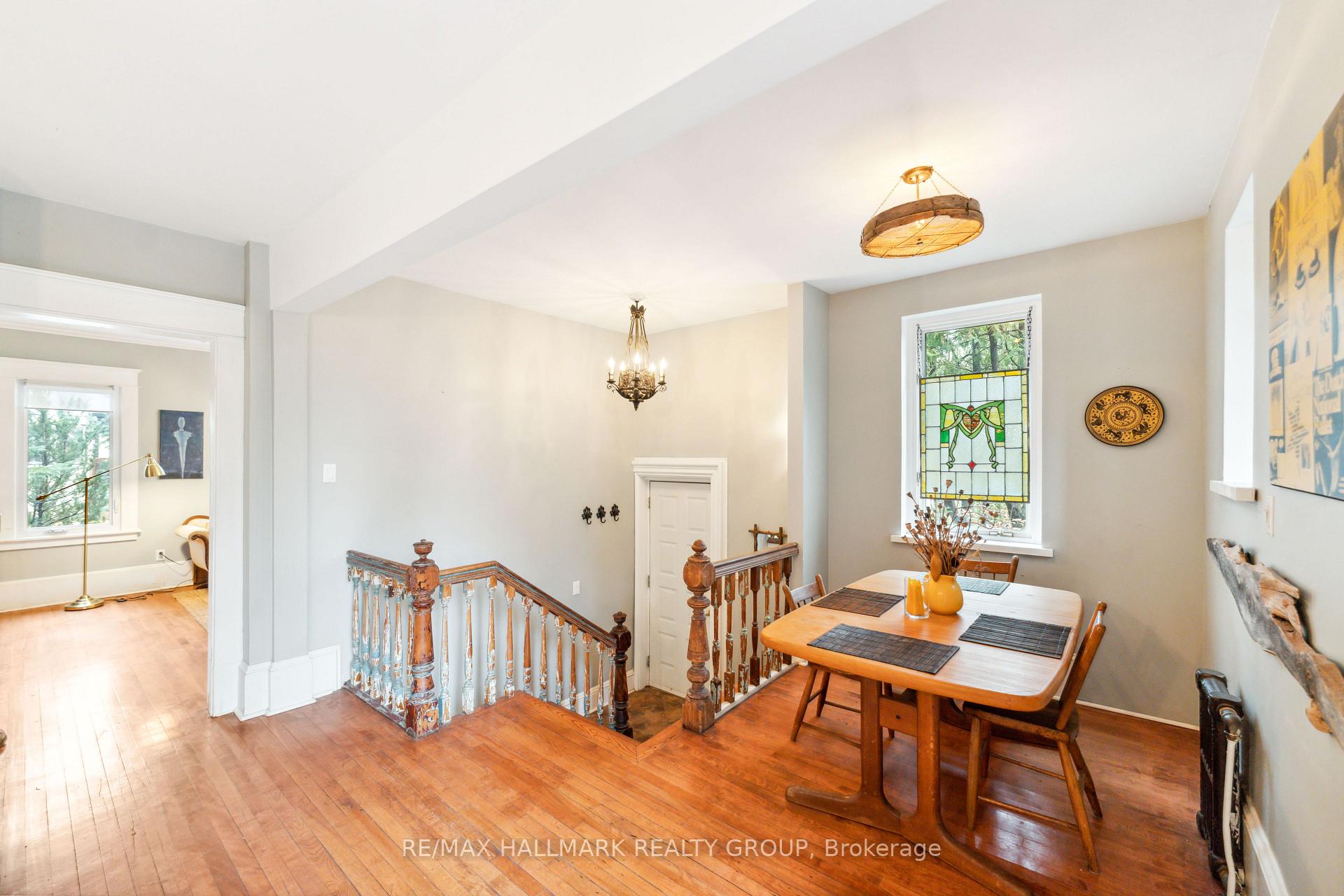 Photo 11 of 28 Queen Mary Street, Ottawa, Overbrook — HOMEH