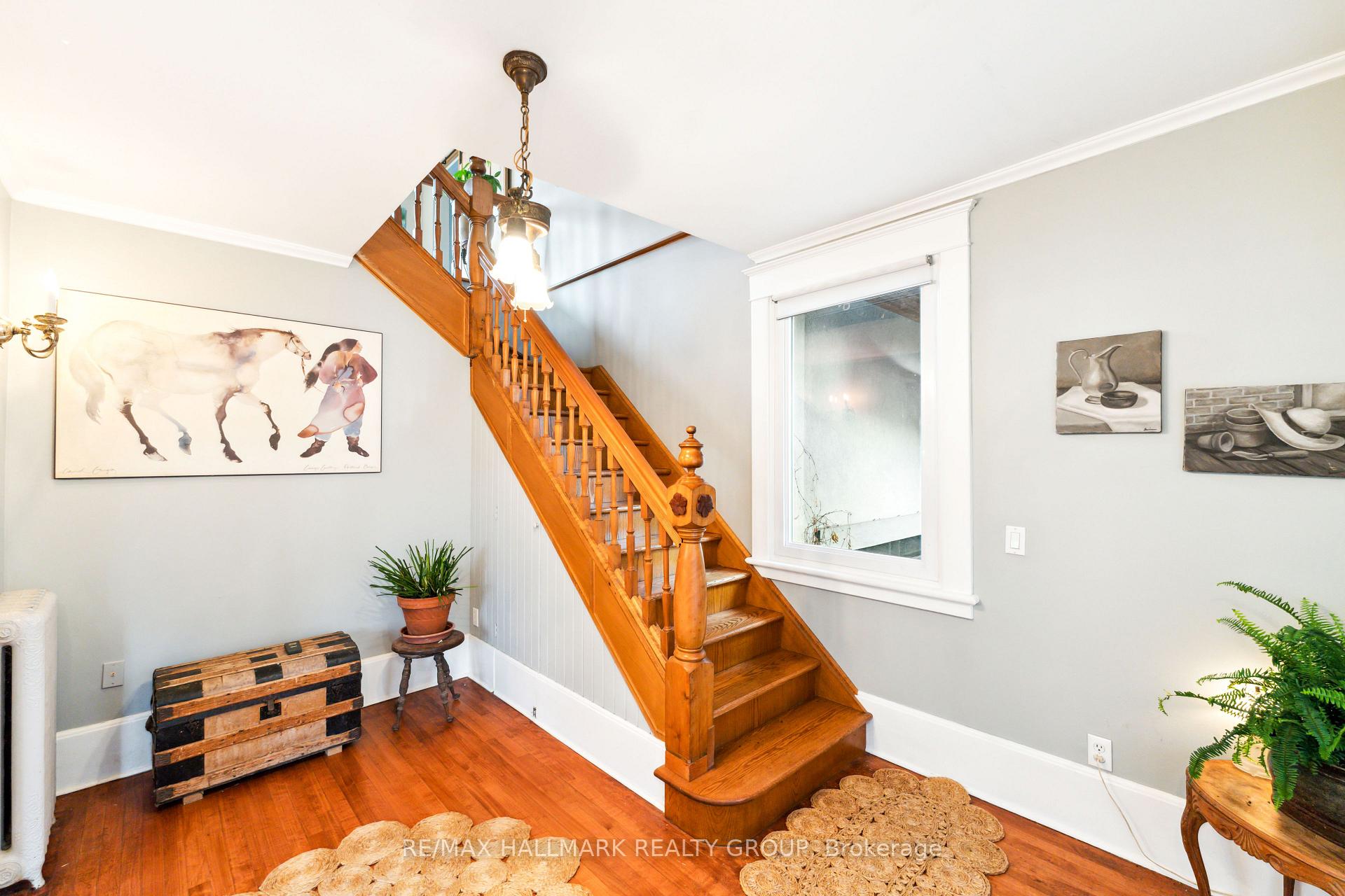 Photo 16 of 28 Queen Mary Street, Ottawa, Overbrook — HOMEH