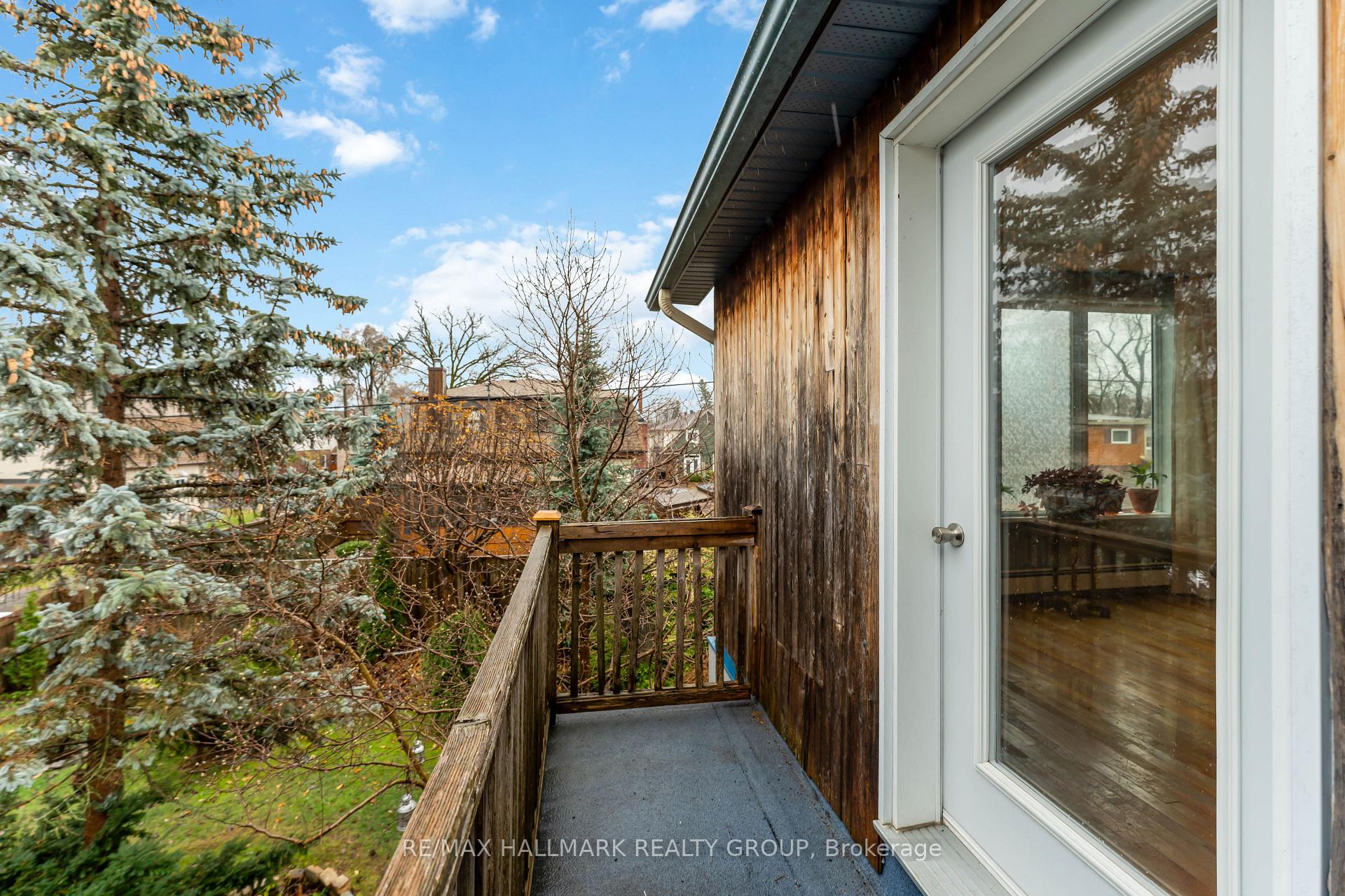 Photo 20 of 28 Queen Mary Street, Ottawa, Overbrook — HOMEH