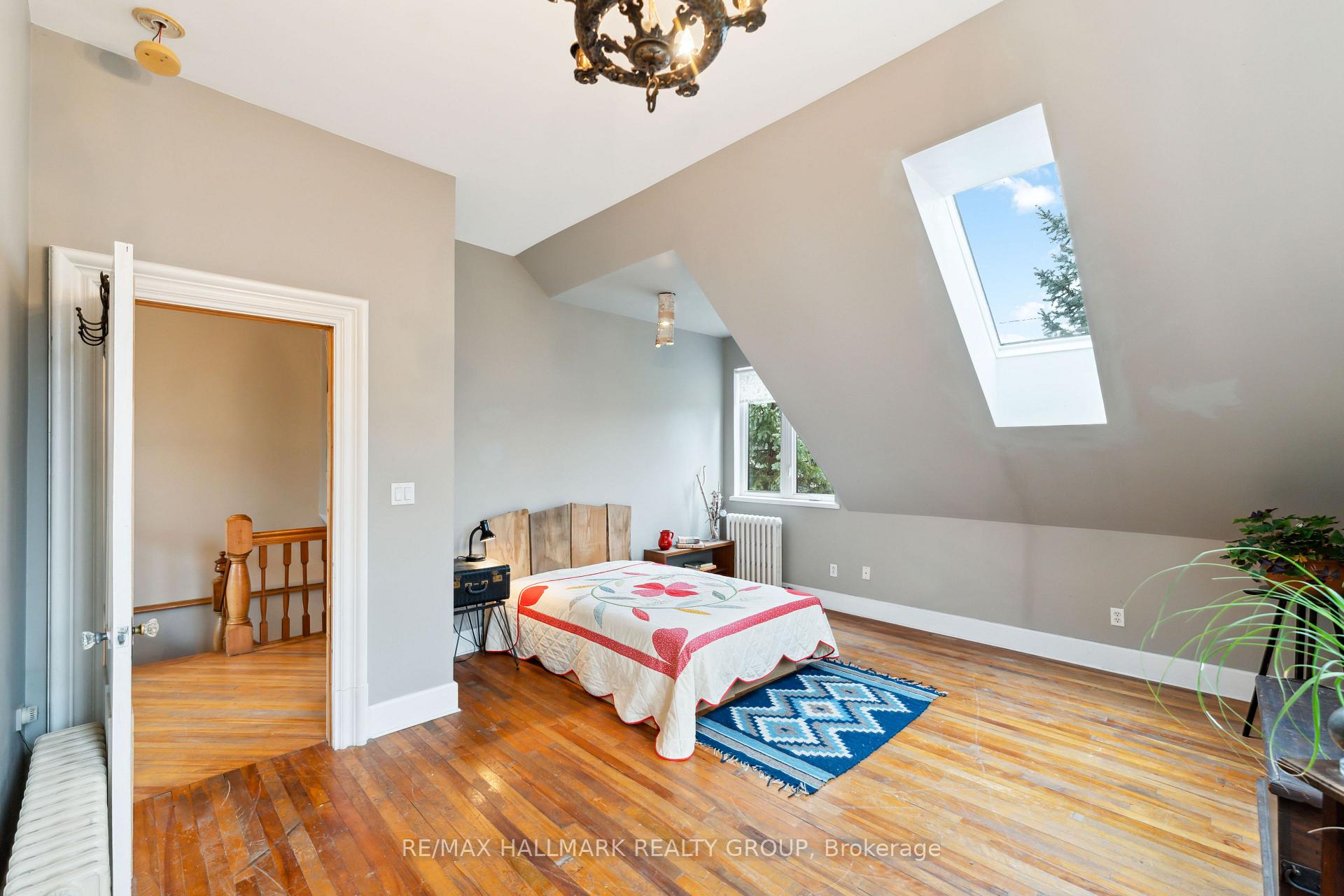Photo 22 of 28 Queen Mary Street, Ottawa, Overbrook — HOMEH