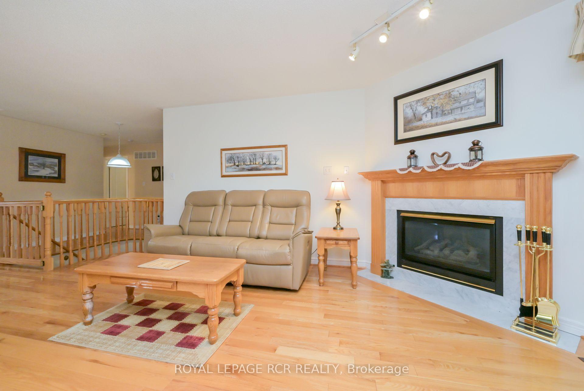 Photo 11 of 159 Bowerman Boulevard, New Tecumseth, Alliston — HOMEH