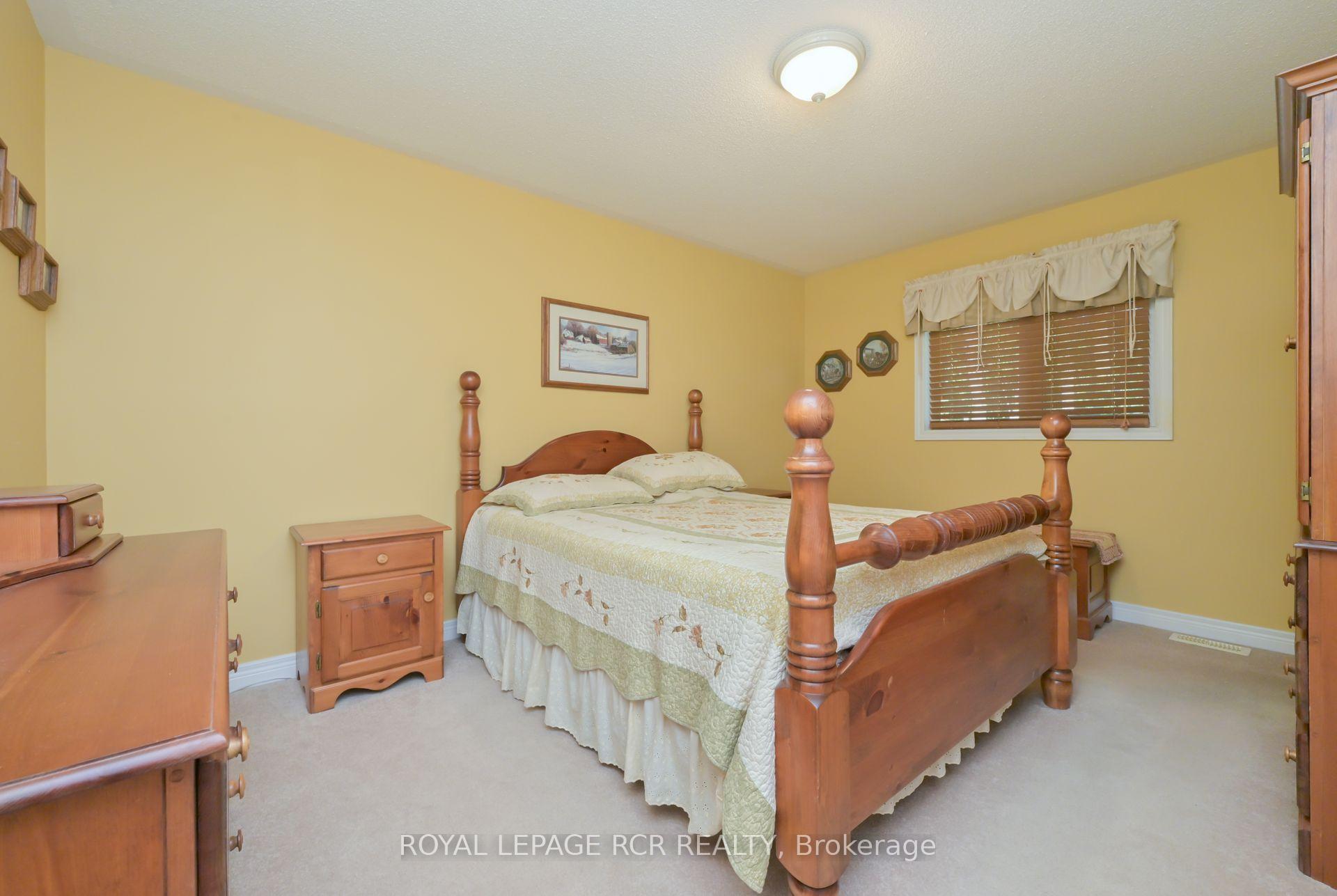 Photo 17 of 159 Bowerman Boulevard, New Tecumseth, Alliston — HOMEH