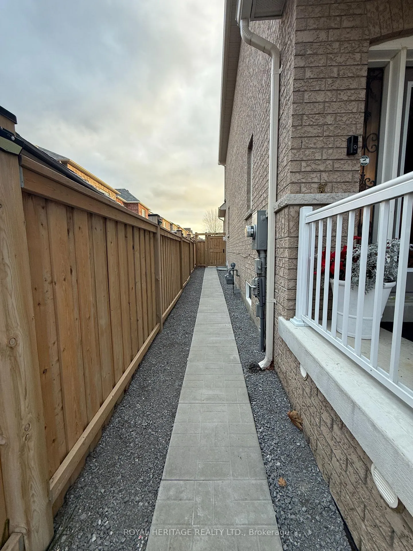 Photo 3 of 985 Black Cherry Bsmt Drive, Oshawa, Taunton — HOMEH