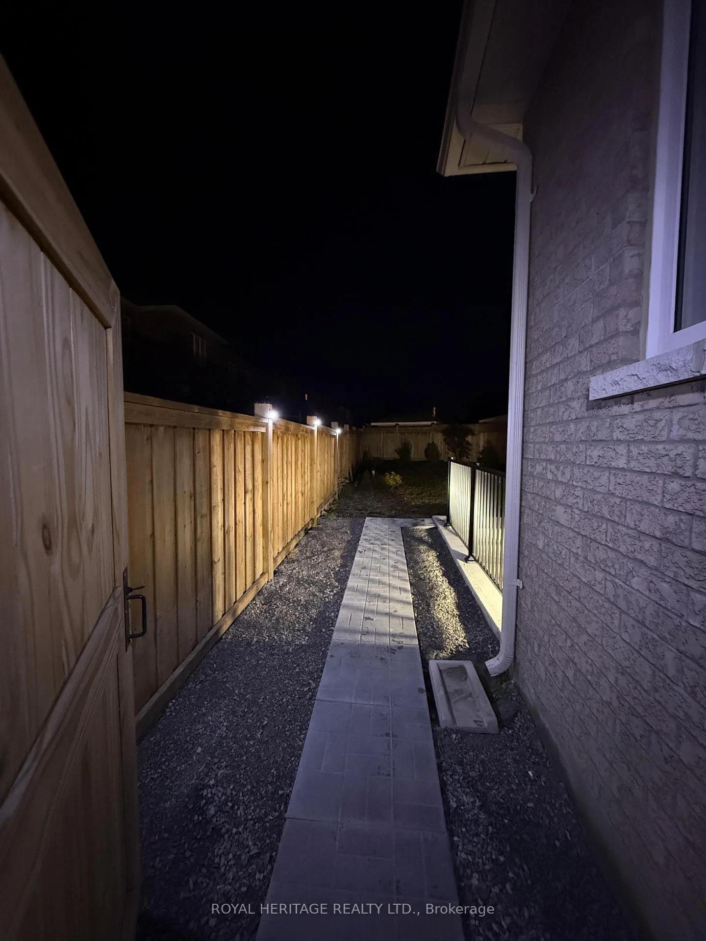 Photo 32 of 985 Black Cherry Bsmt Drive, Oshawa, Taunton — HOMEH
