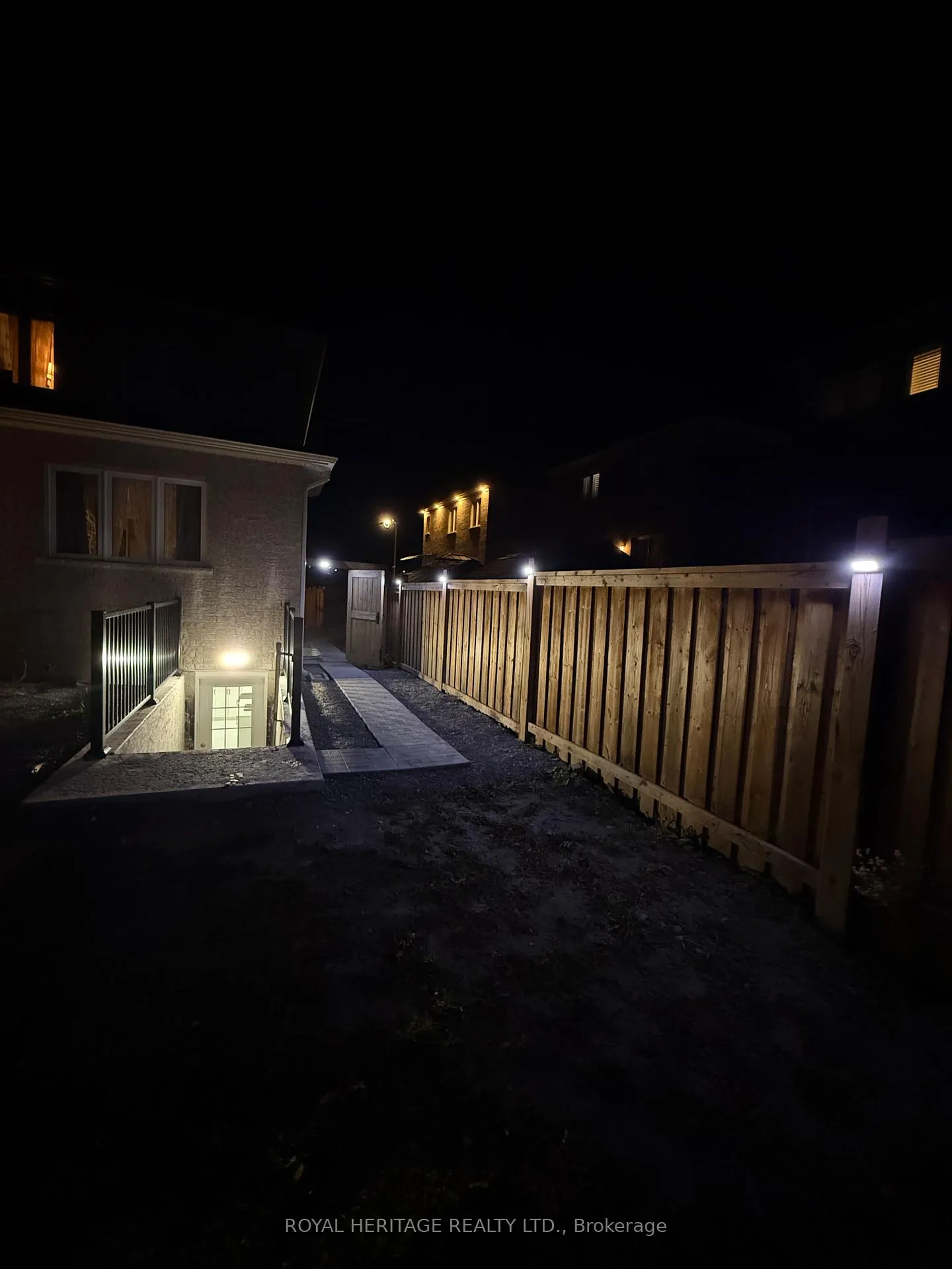 Photo 33 of 985 Black Cherry Bsmt Drive, Oshawa, Taunton — HOMEH