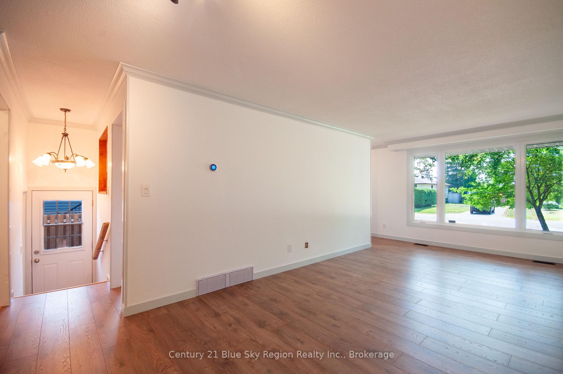 Photo 11 of 6 Portage Avenue, North Bay, Ferris — HOMEH