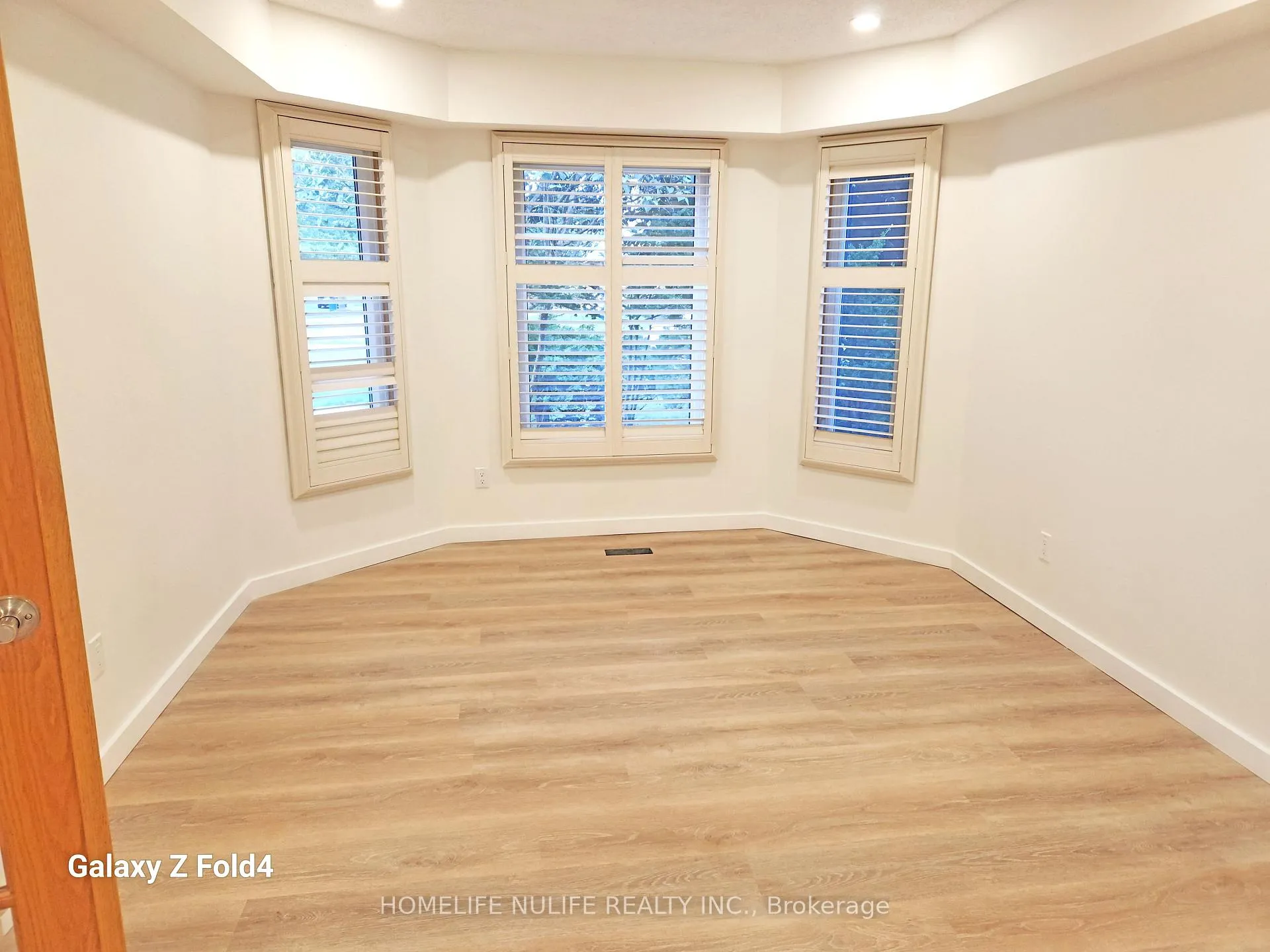 Photo 4 of 942 Snowbird Street, Oshawa, Northglen — HOMEH