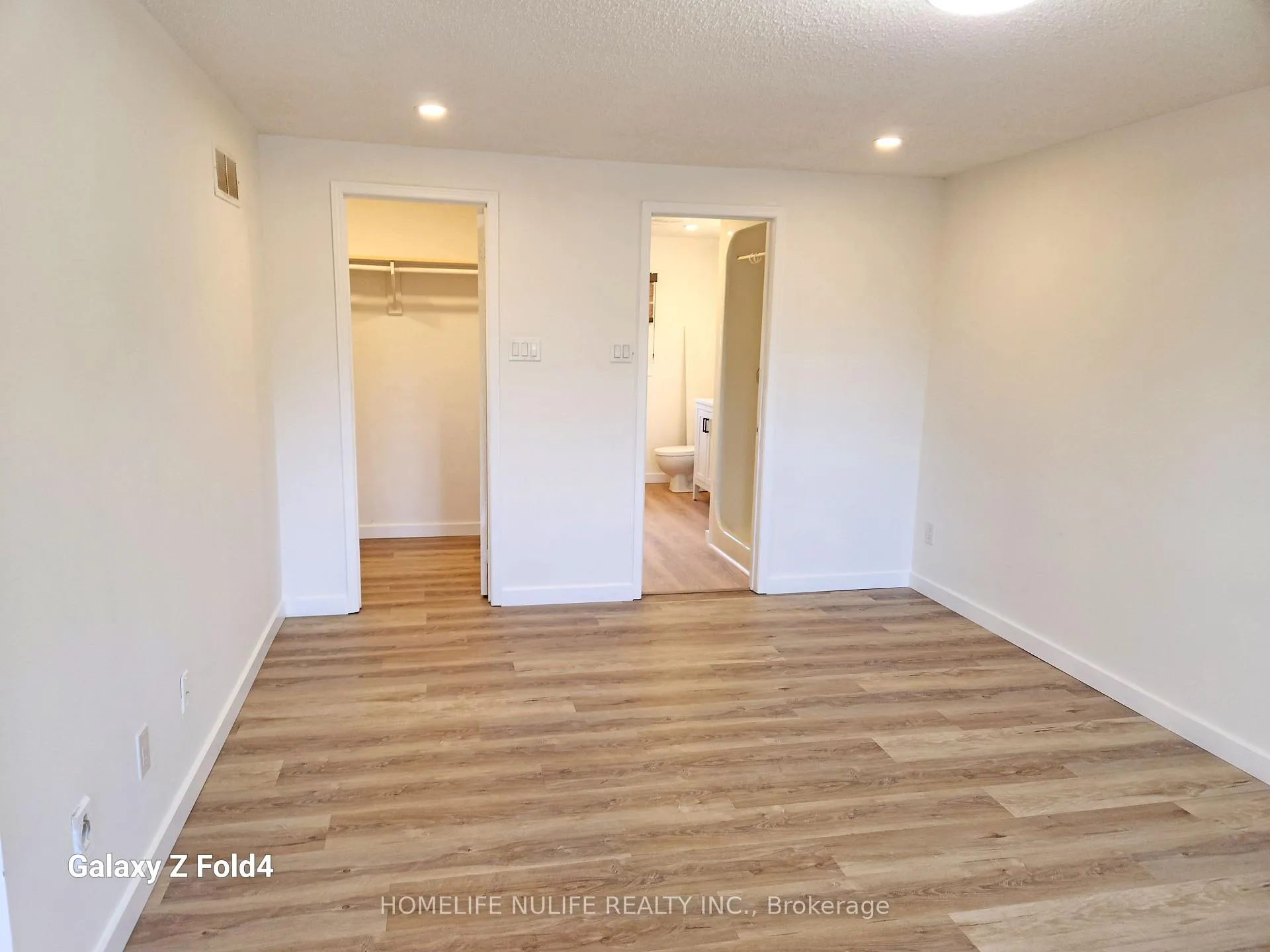 Photo 5 of 942 Snowbird Street, Oshawa, Northglen — HOMEH