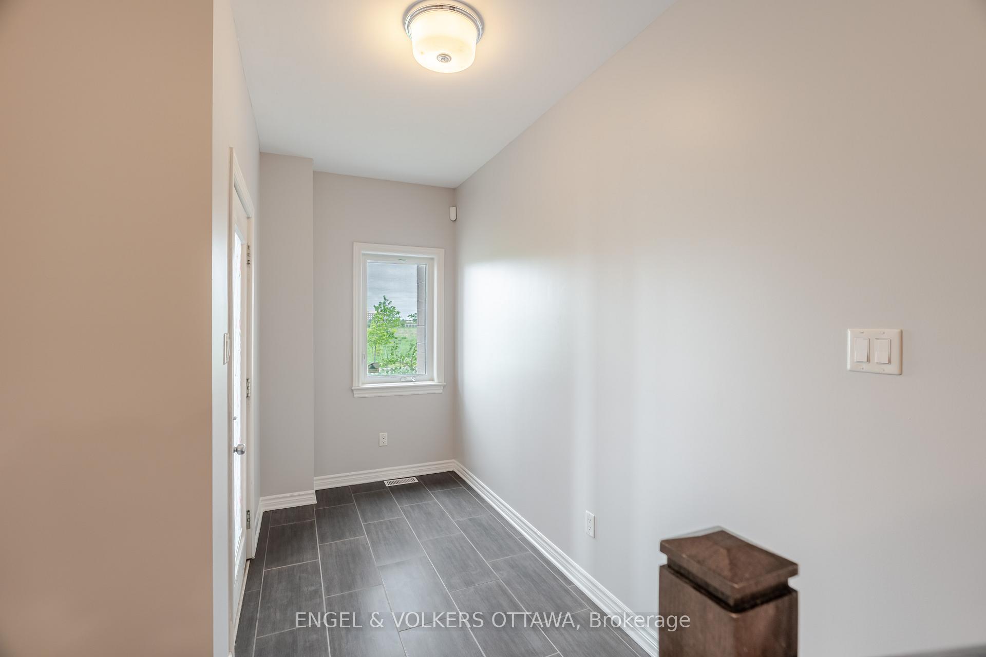 Photo 5 of 501 Chaperal Private, Ottawa, Avalon West — HOMEH