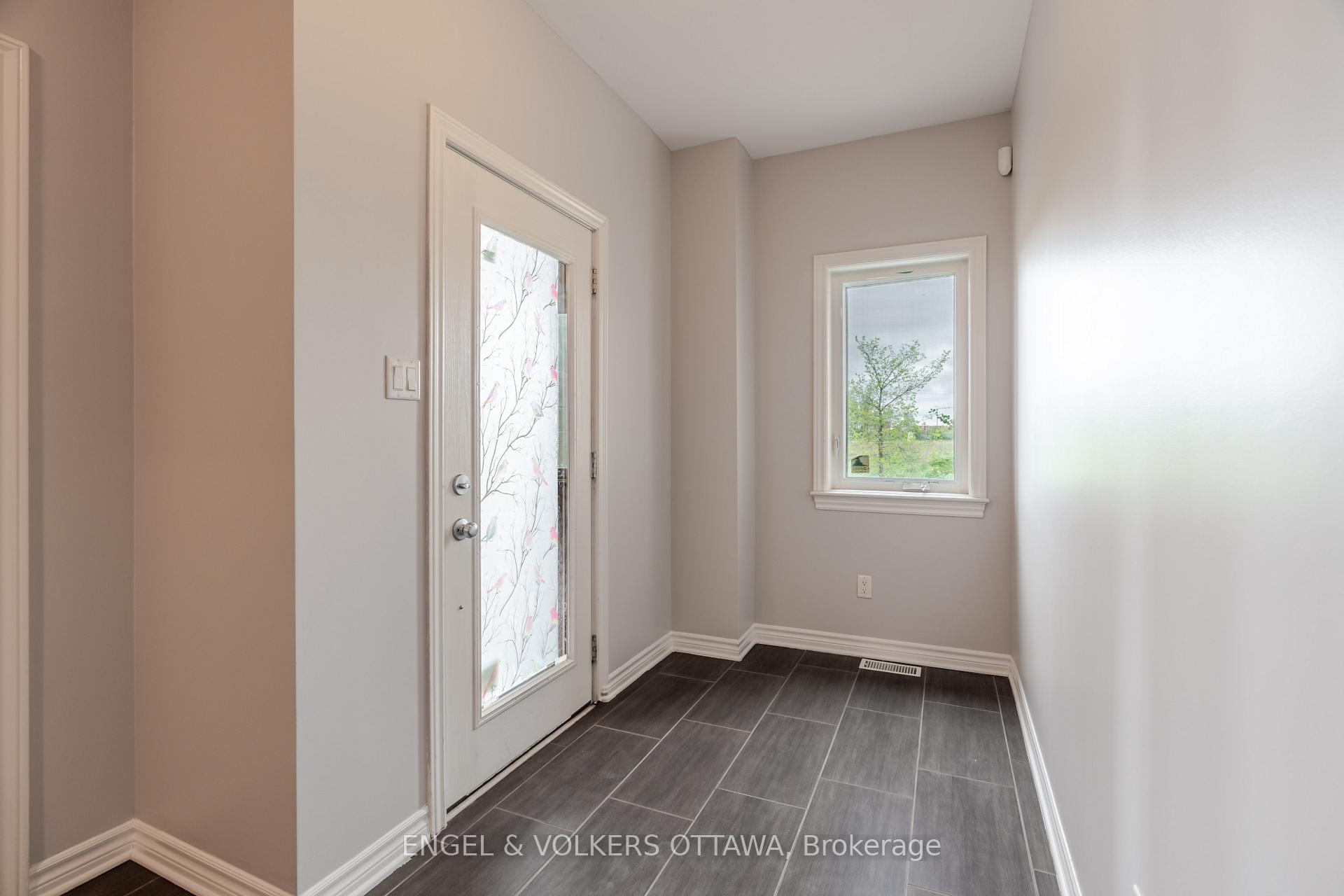 Photo 6 of 501 Chaperal Private, Ottawa, Avalon West — HOMEH