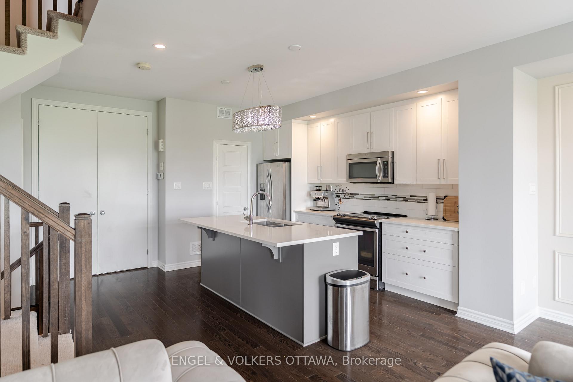 Photo 12 of 501 Chaperal Private, Ottawa, Avalon West — HOMEH