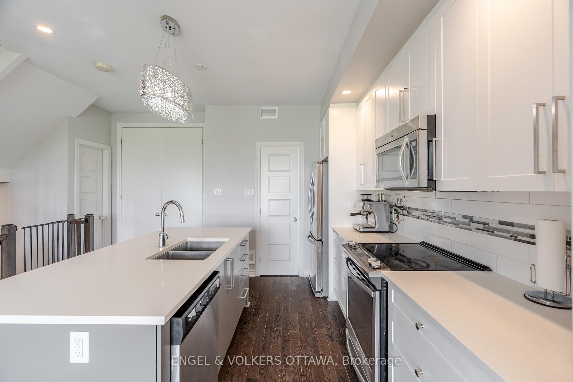 Photo 13 of 501 Chaperal Private, Ottawa, Avalon West — HOMEH