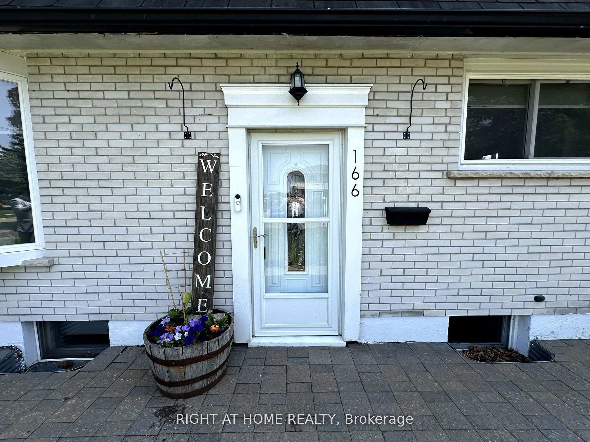 Photo 2 of 166 Barkley Crescent, Oshawa, Vanier — HOMEH