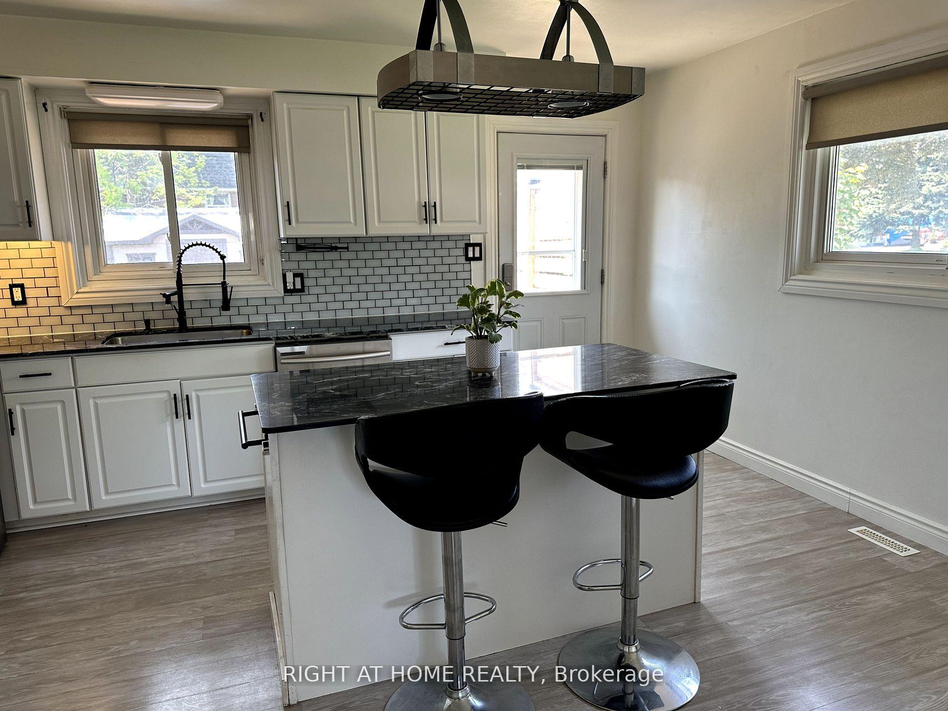 Photo 5 of 166 Barkley Crescent, Oshawa, Vanier — HOMEH