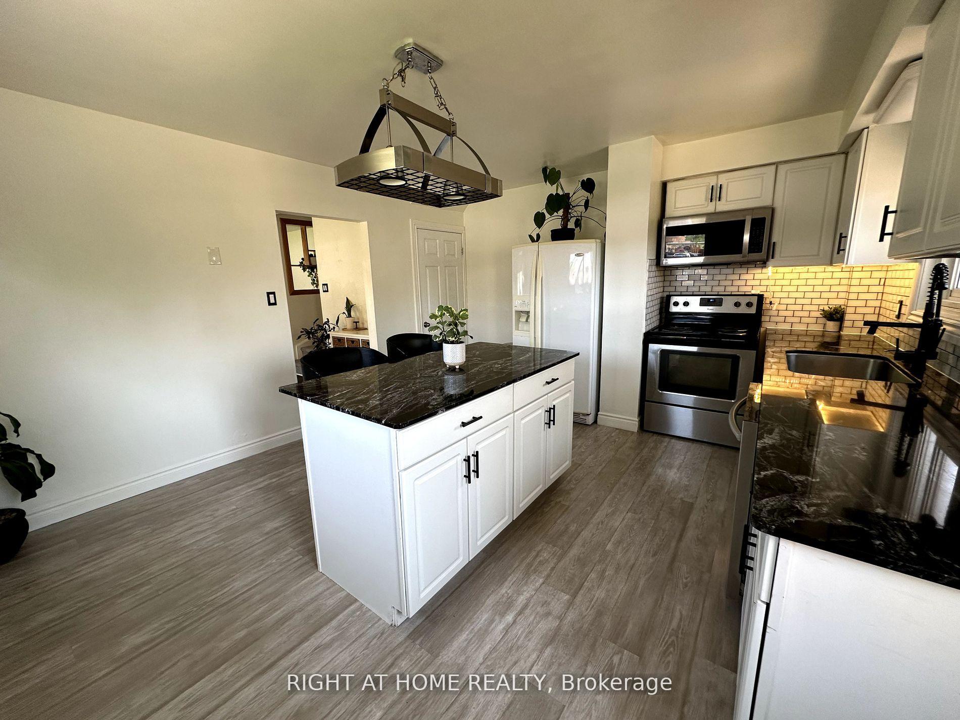Photo 6 of 166 Barkley Crescent, Oshawa, Vanier — HOMEH