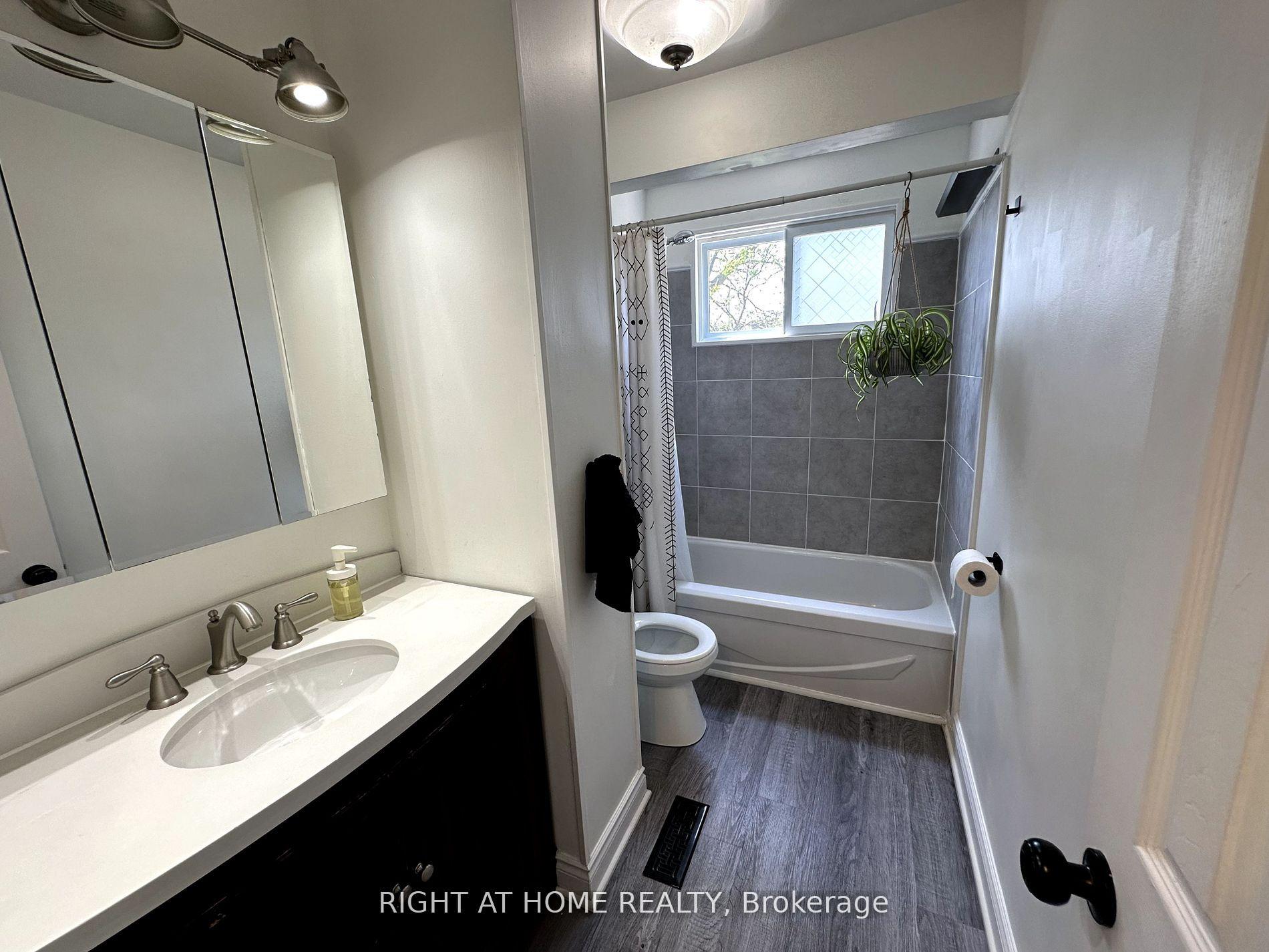 Photo 13 of 166 Barkley Crescent, Oshawa, Vanier — HOMEH