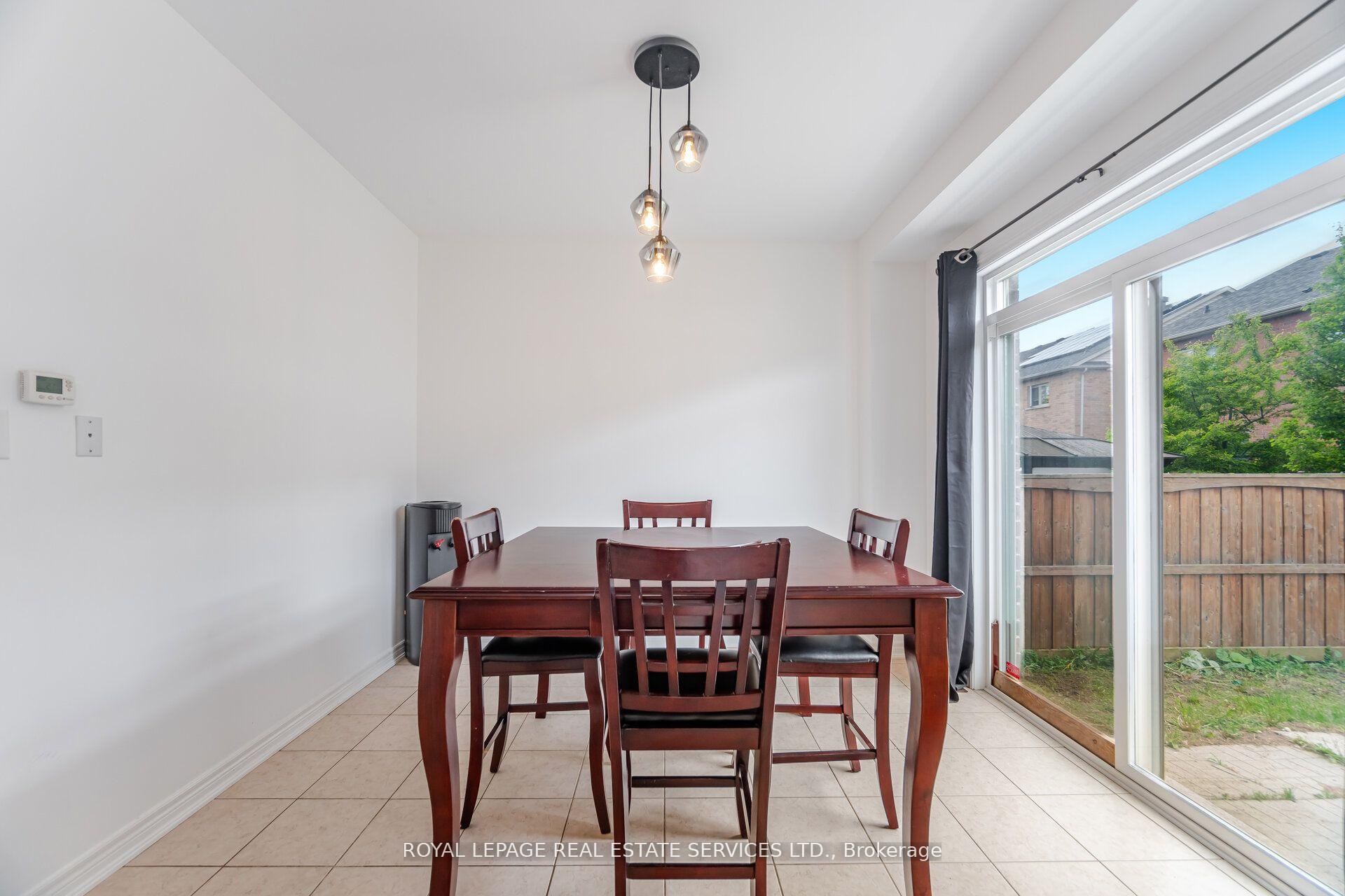 Photo 8 of 137 Holmes Crescent, Milton, Scott — HOMEH
