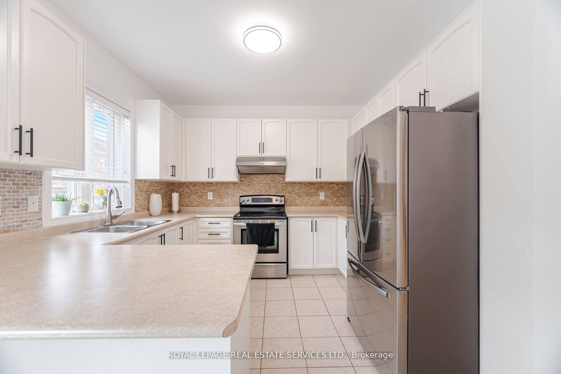 Photo 15 of 137 Holmes Crescent, Milton, Scott — HOMEH