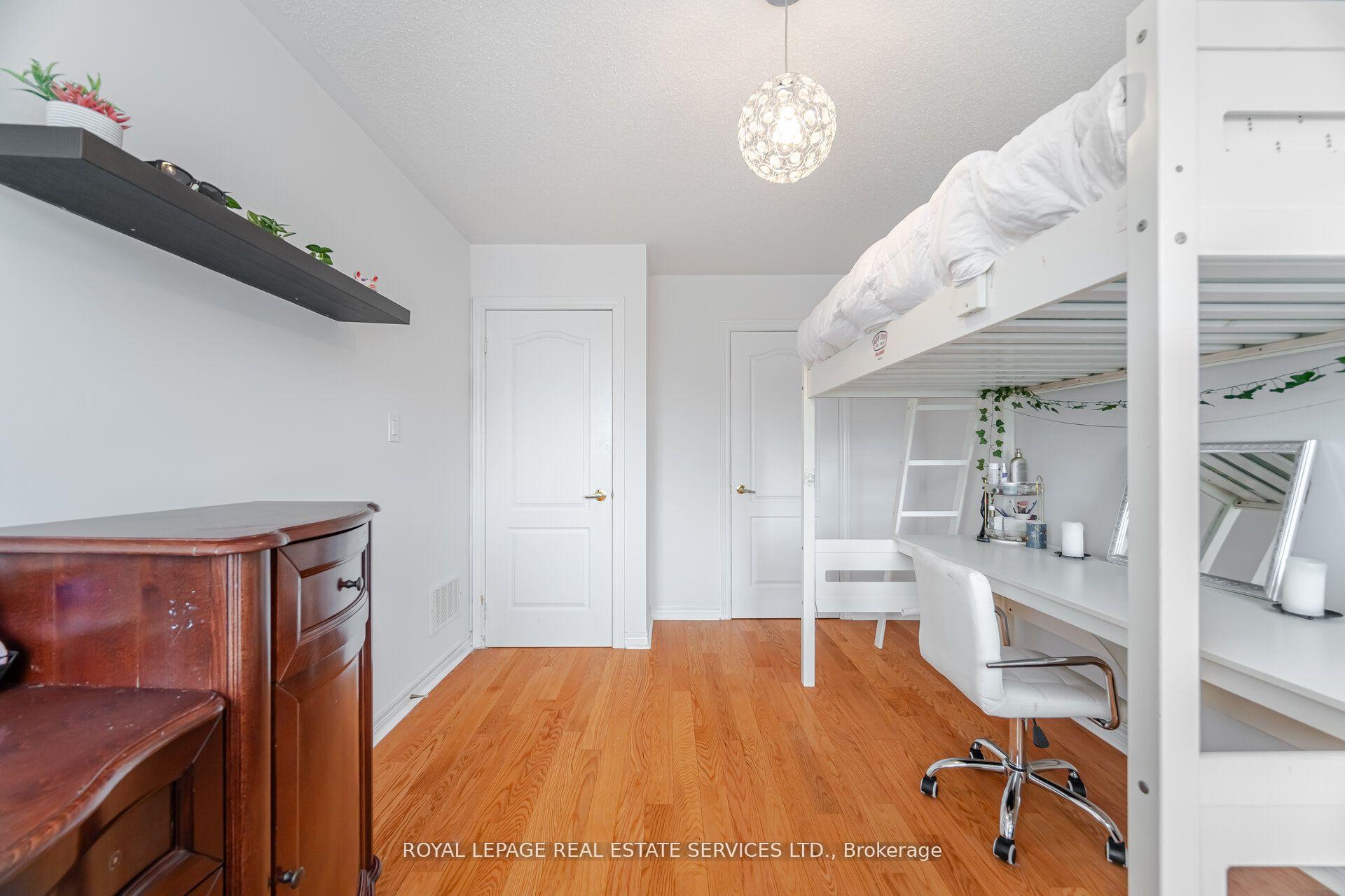 Photo 21 of 137 Holmes Crescent, Milton, Scott — HOMEH