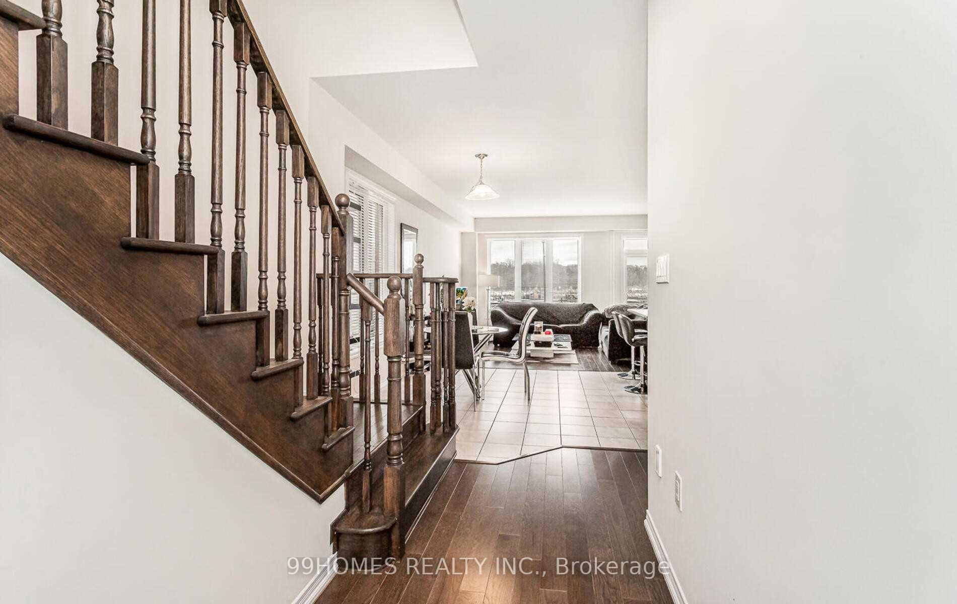 Photo 5 of 7845 Dockweed Drive, Niagara Falls, Brown — HOMEH