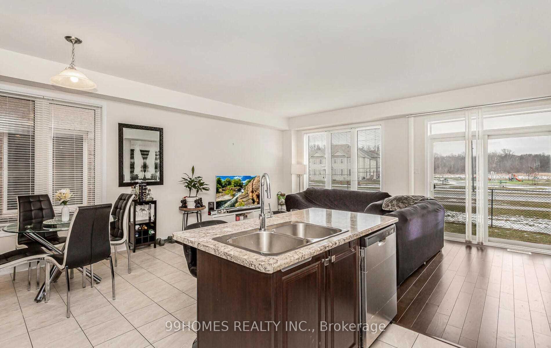 Photo 8 of 7845 Dockweed Drive, Niagara Falls, Brown — HOMEH