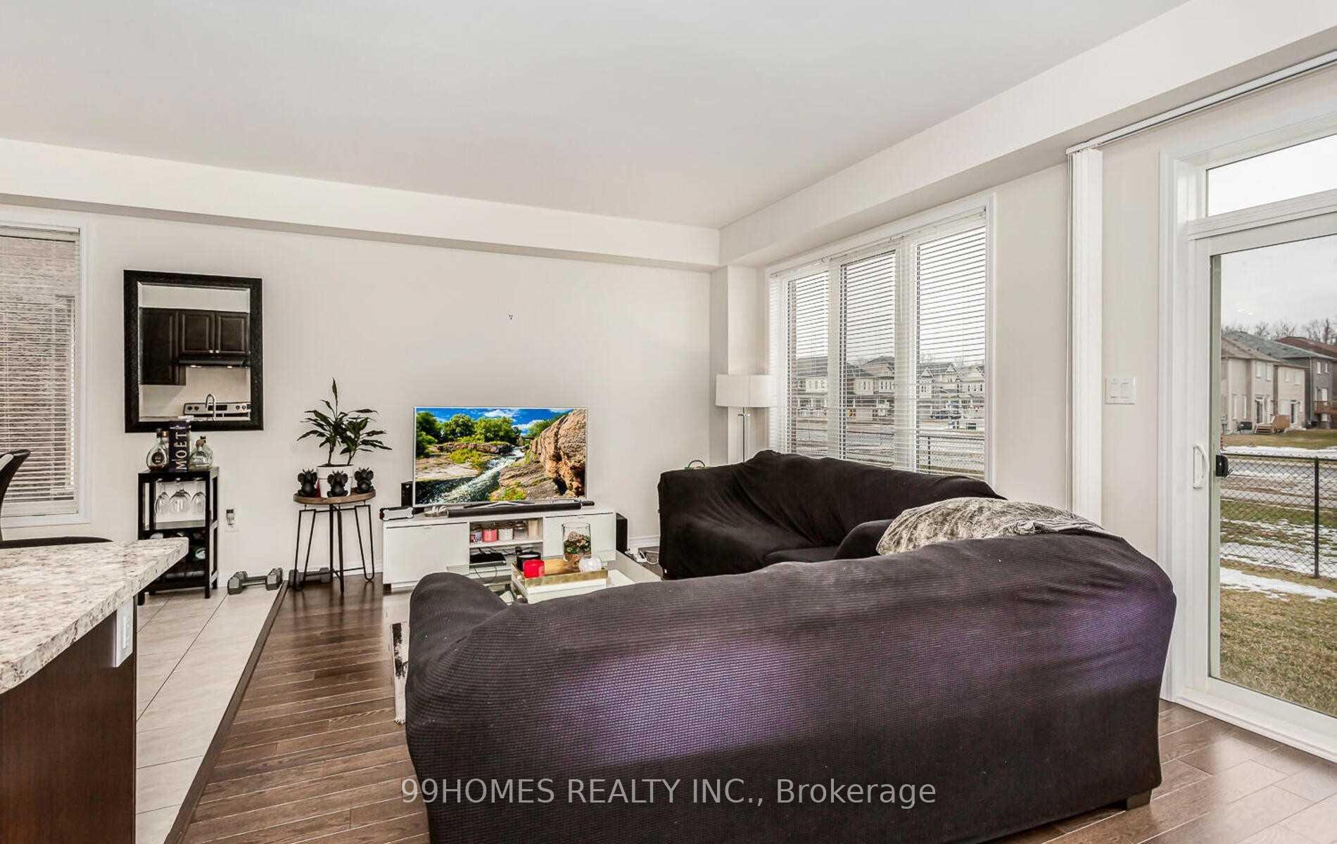 Photo 10 of 7845 Dockweed Drive, Niagara Falls, Brown — HOMEH