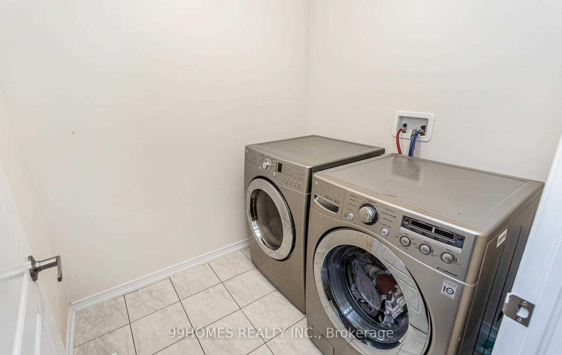 Photo 33 of 7845 Dockweed Drive, Niagara Falls, Brown — HOMEH