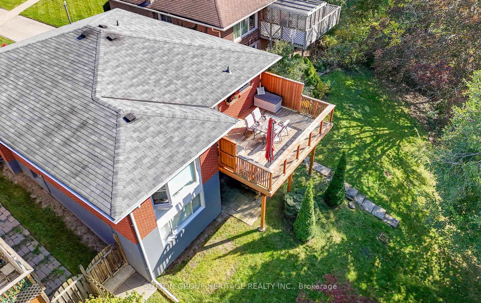 Photo 2 of 452 Elizabeth Street, Oshawa, McLaughlin — HOMEH