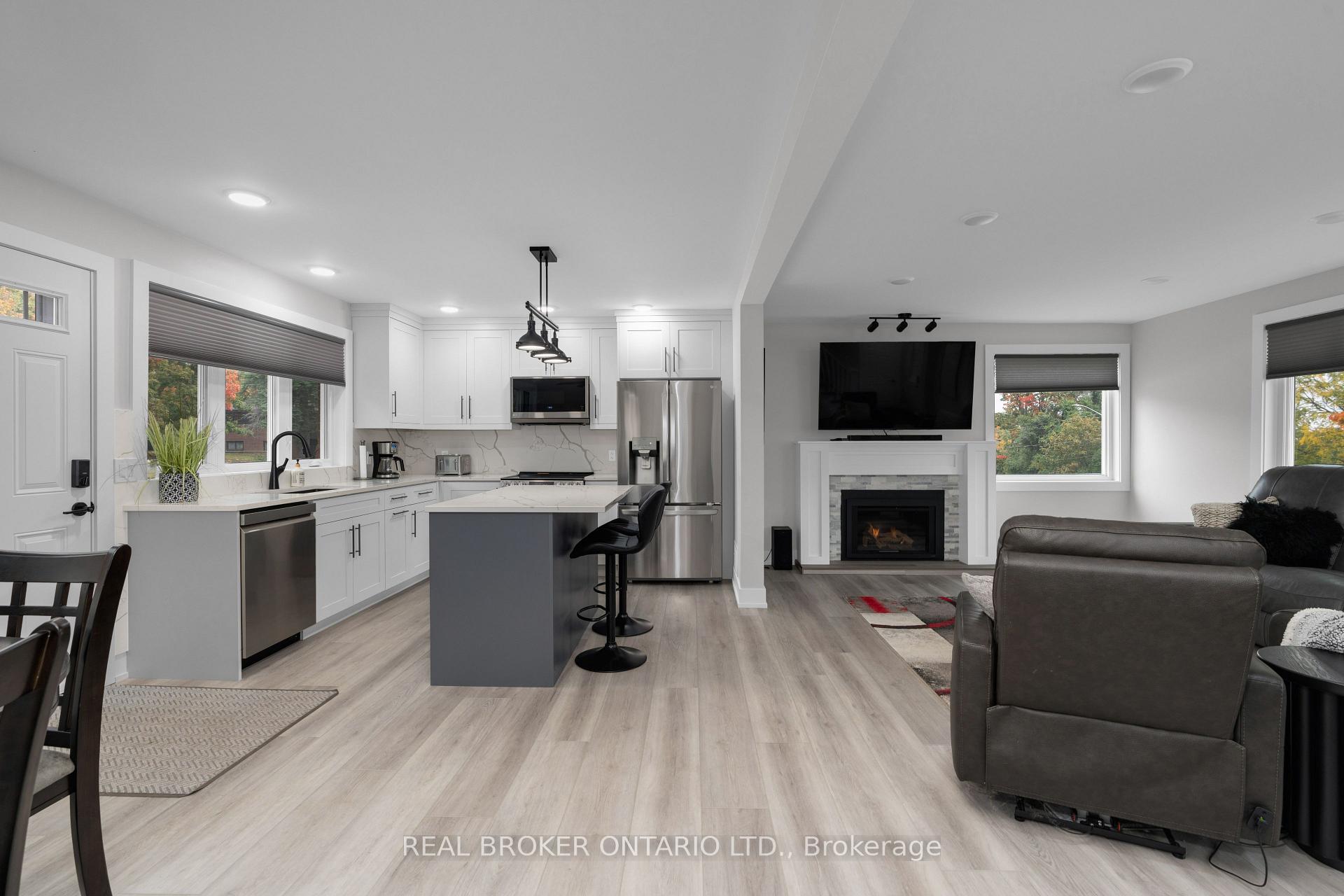 Photo 4 of 106 Brant Street, Orillia — HOMEH
