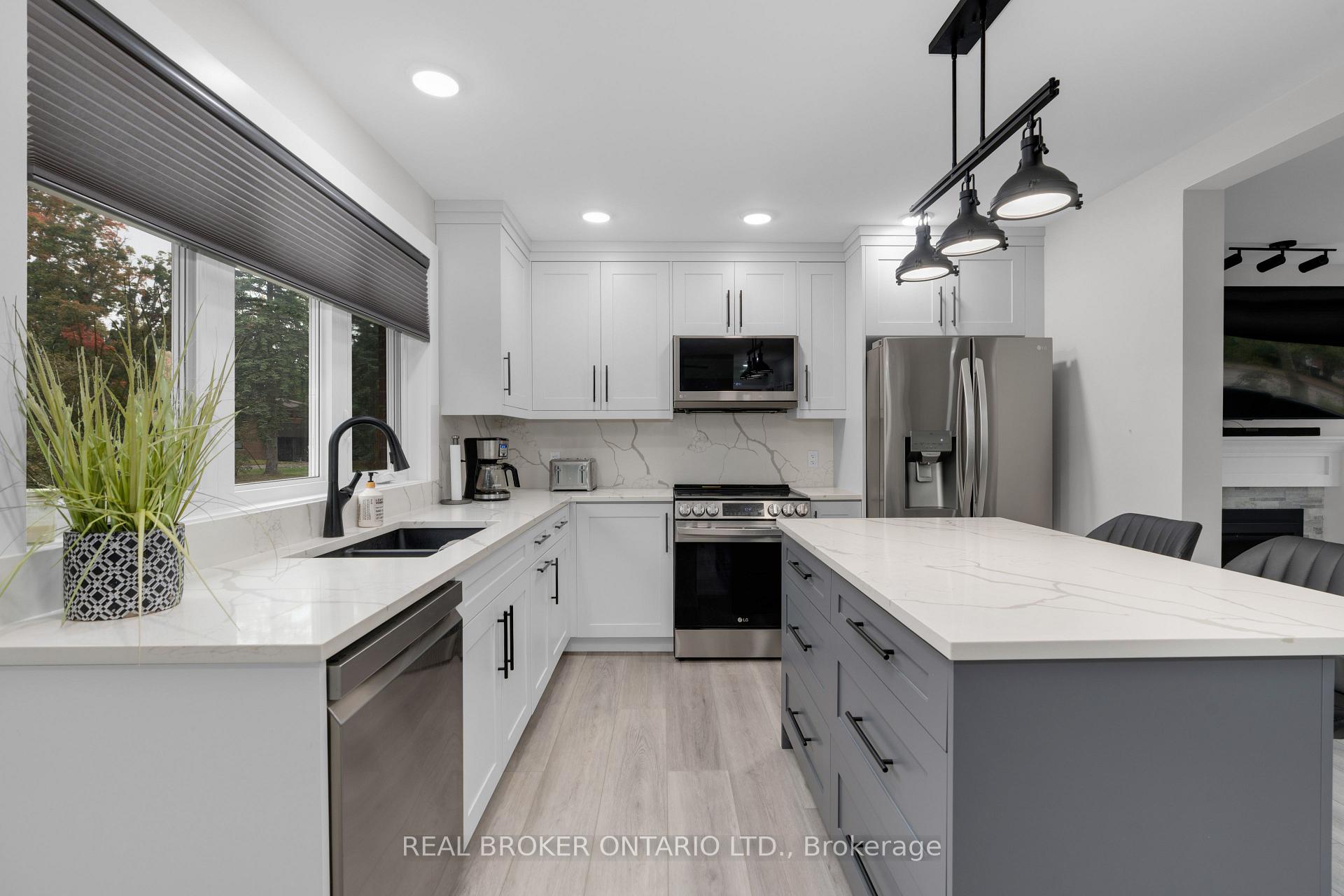 Photo 5 of 106 Brant Street, Orillia — HOMEH