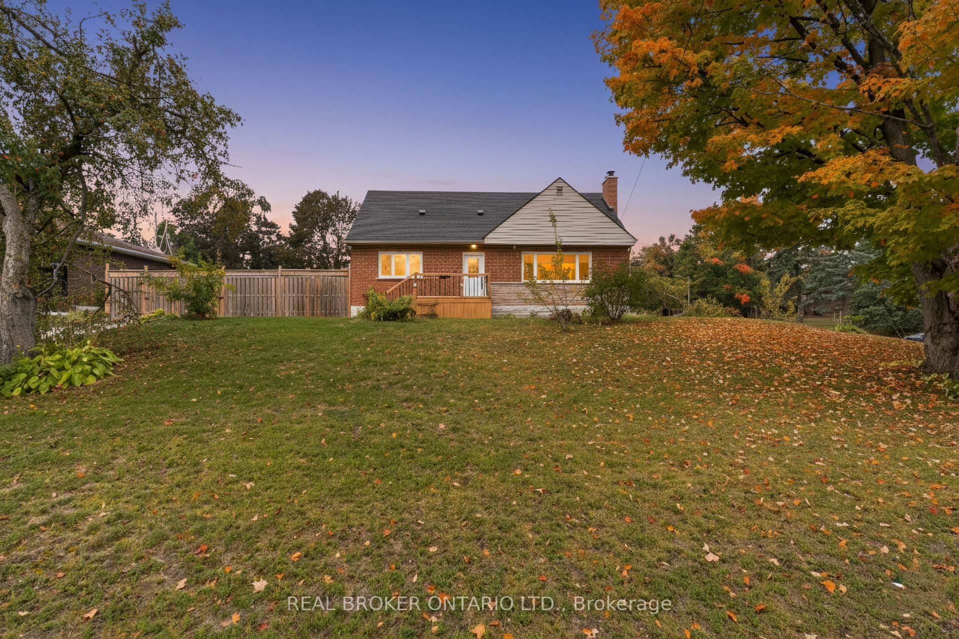 Photo 10 of 106 Brant Street, Orillia — HOMEH