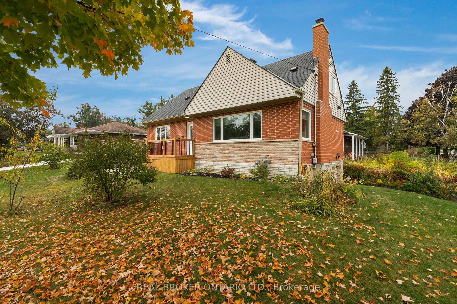 Photo 16 of 106 Brant Street, Orillia — HOMEH