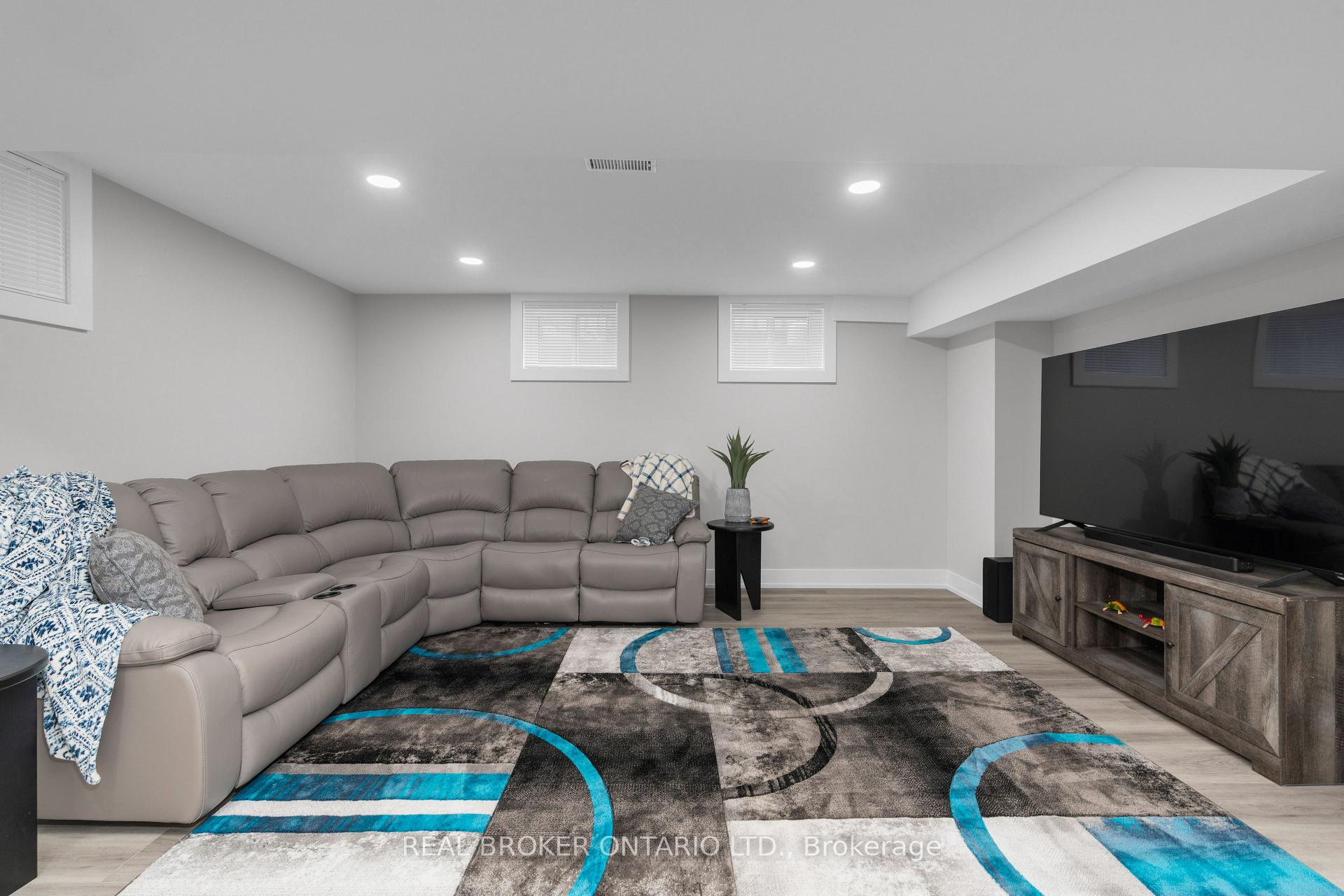 Photo 27 of 106 Brant Street, Orillia — HOMEH