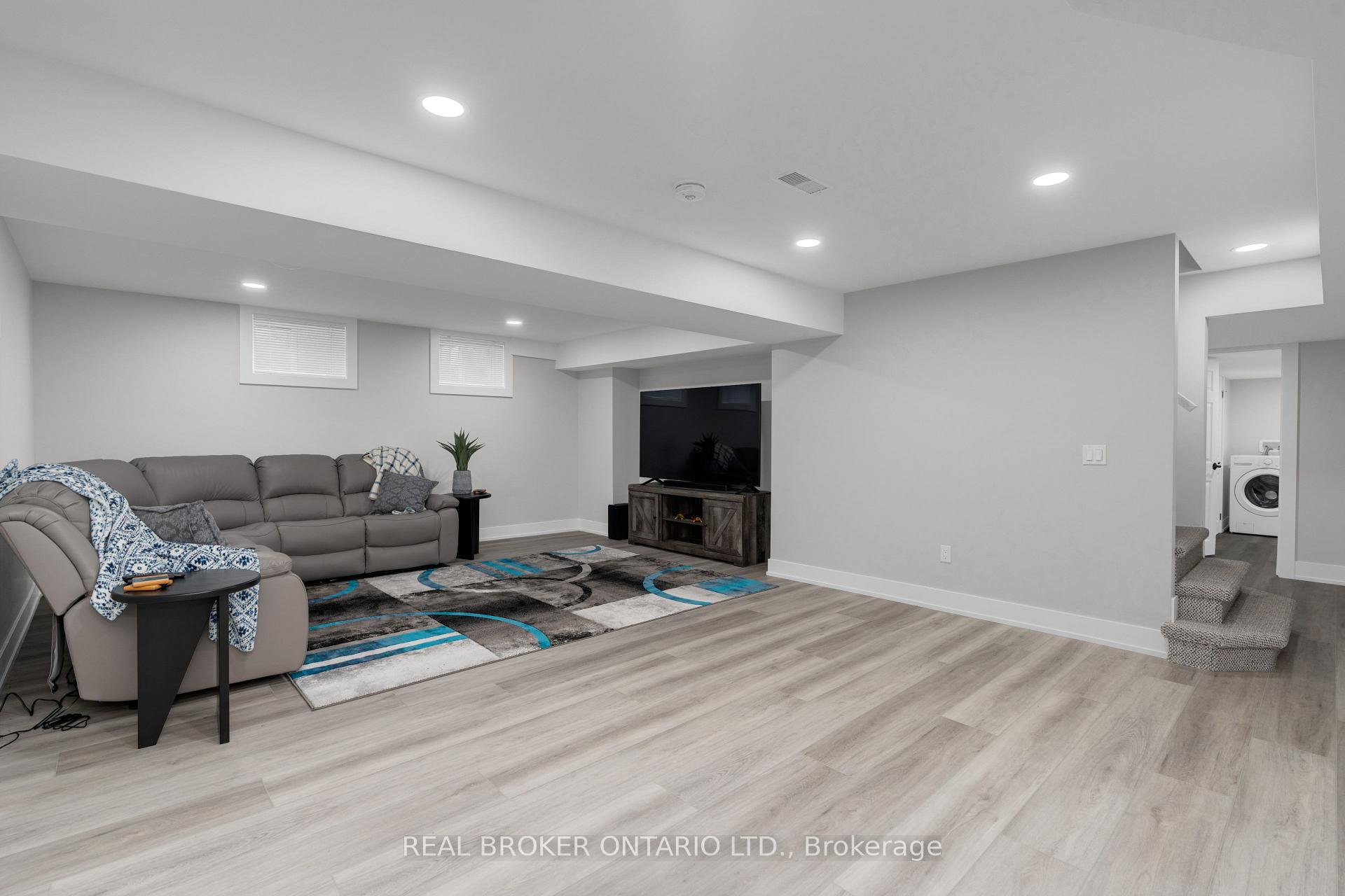 Photo 28 of 106 Brant Street, Orillia — HOMEH