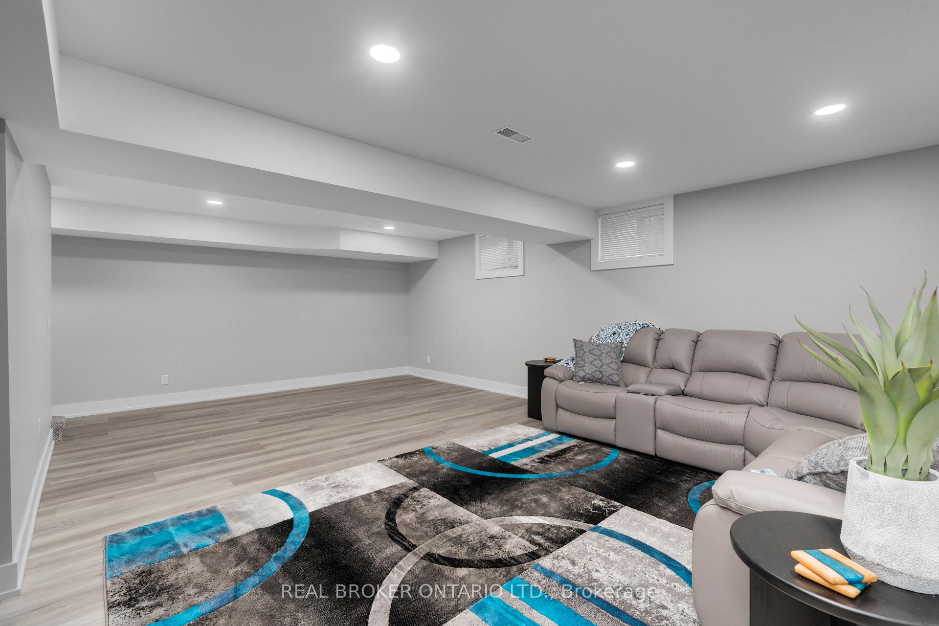 Photo 29 of 106 Brant Street, Orillia — HOMEH