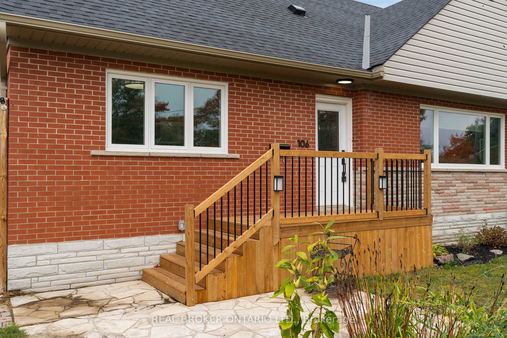 Photo 34 of 106 Brant Street, Orillia — HOMEH