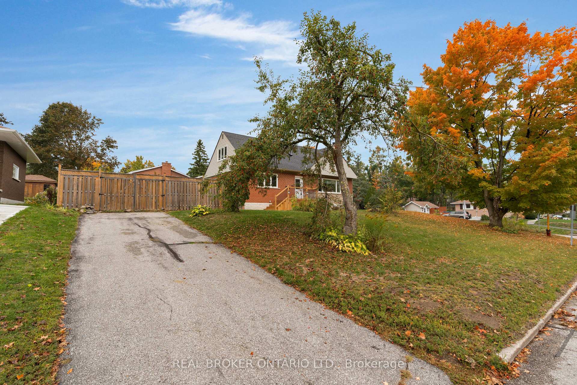Photo 39 of 106 Brant Street, Orillia — HOMEH