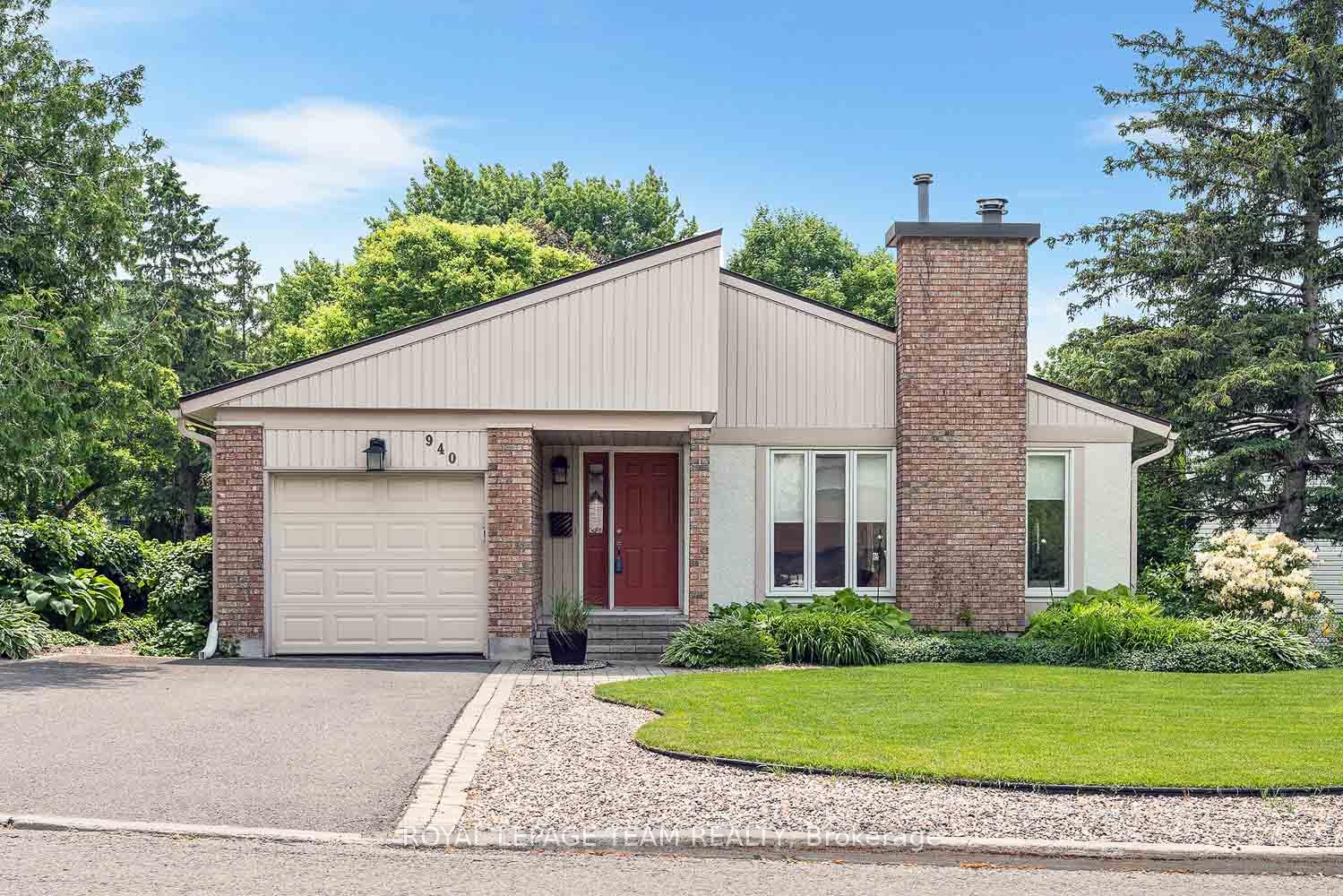 Photo 1 of 940 Beauclaire Drive, Ottawa, Orleans Wood — HOMEH